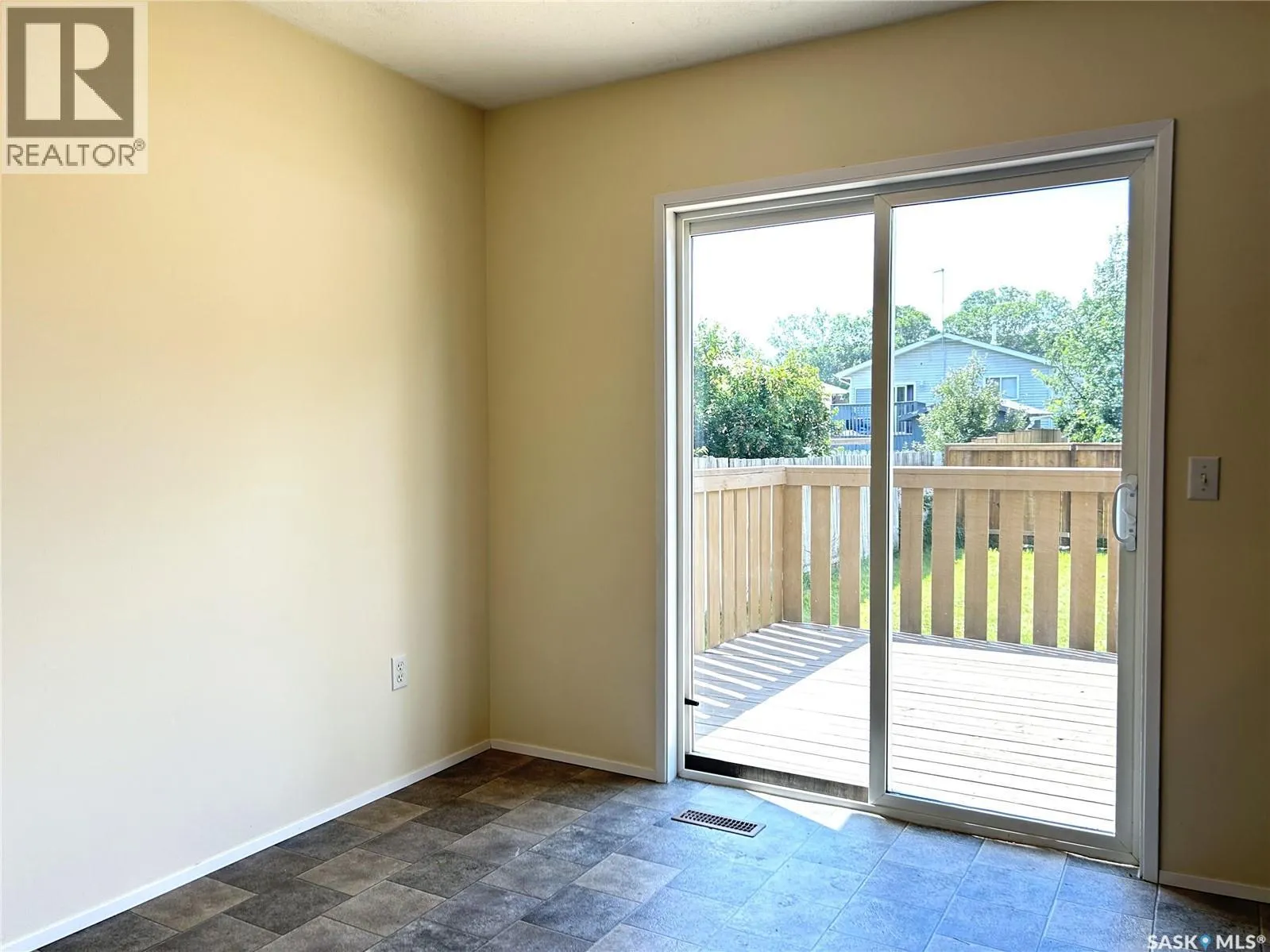242 Lochrie CRESCENT