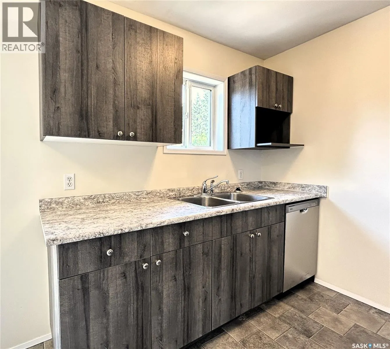 242 Lochrie CRESCENT