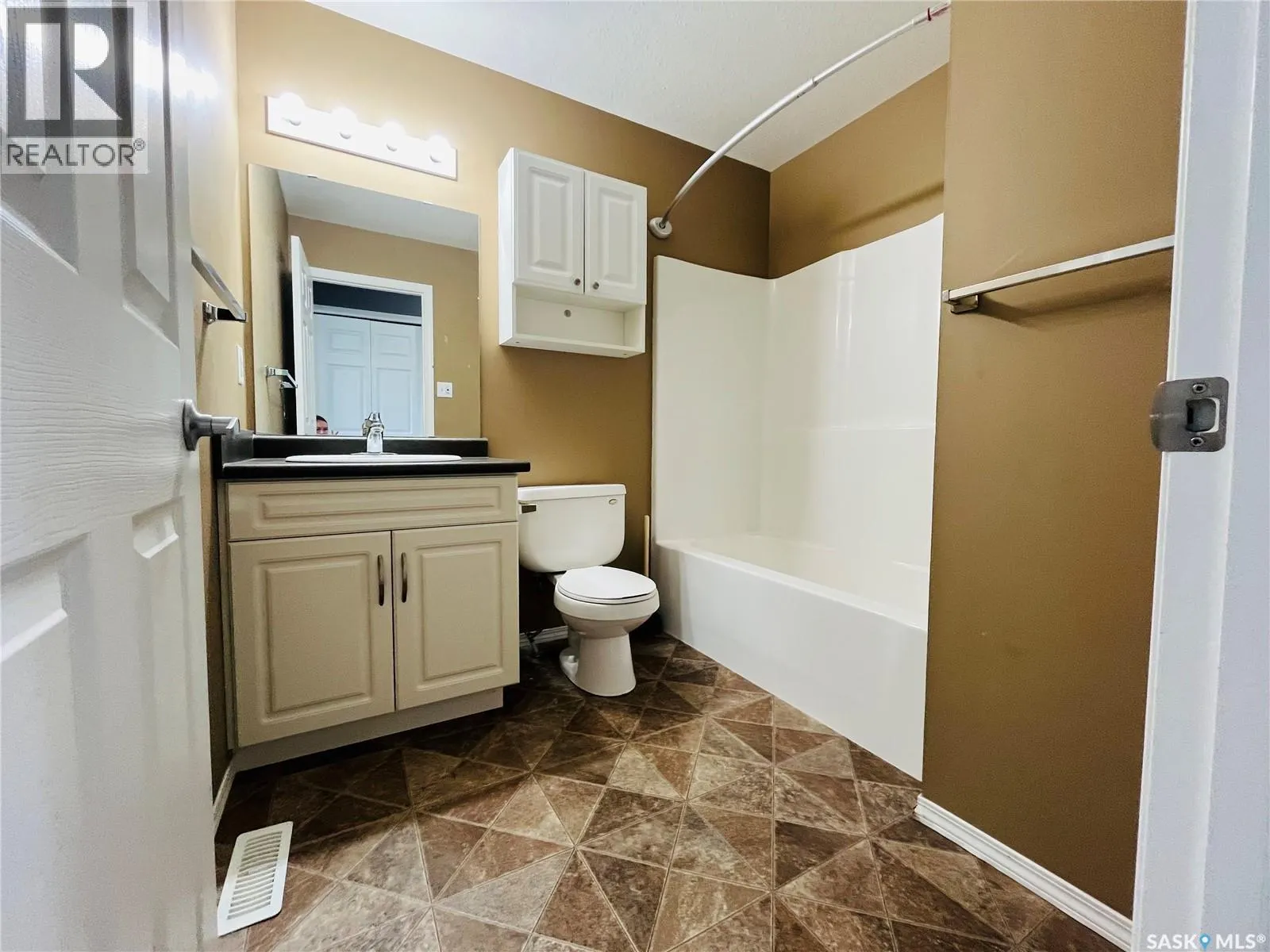 114 503 Colonel Otter DRIVE