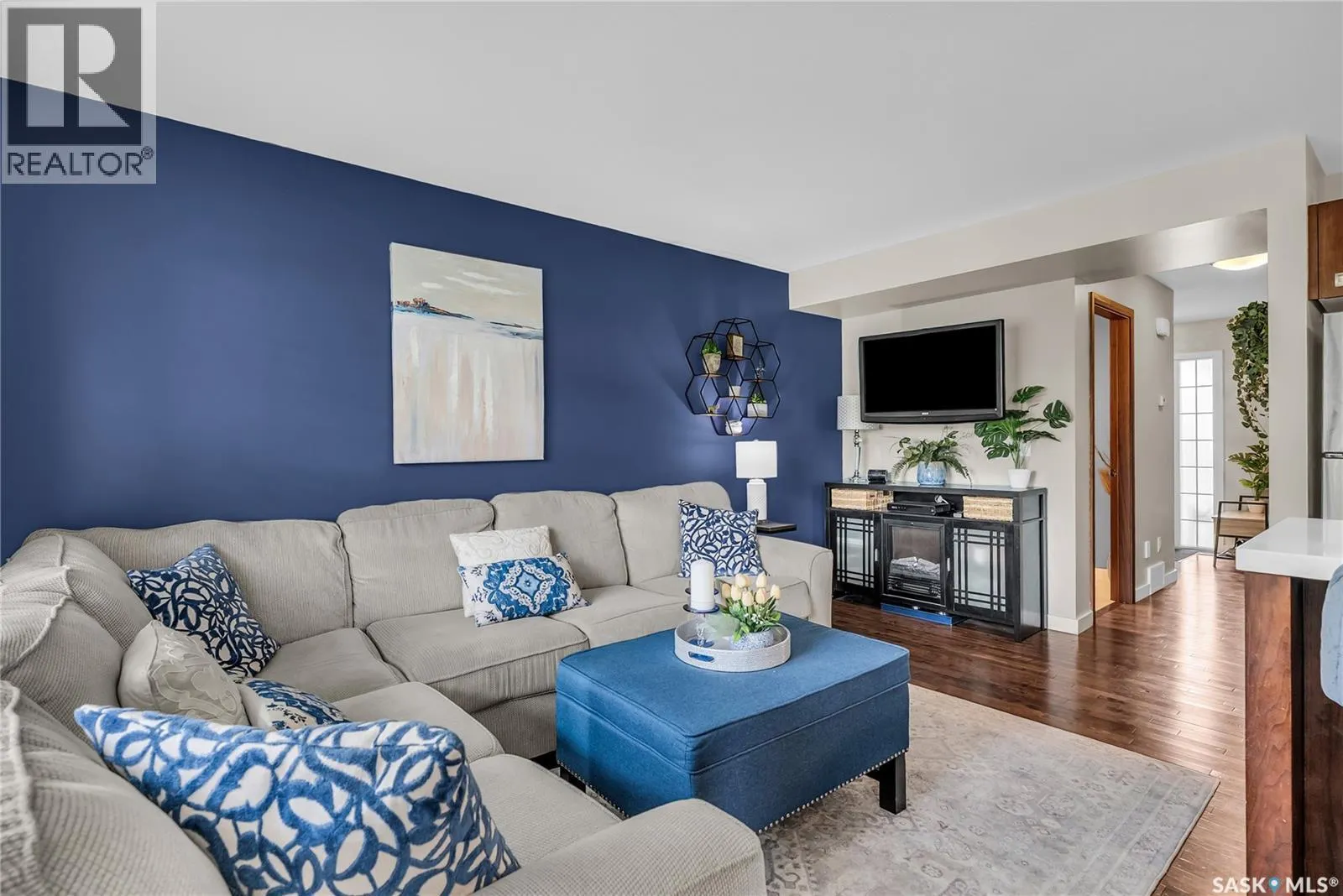 315 1303 Paton CRESCENT