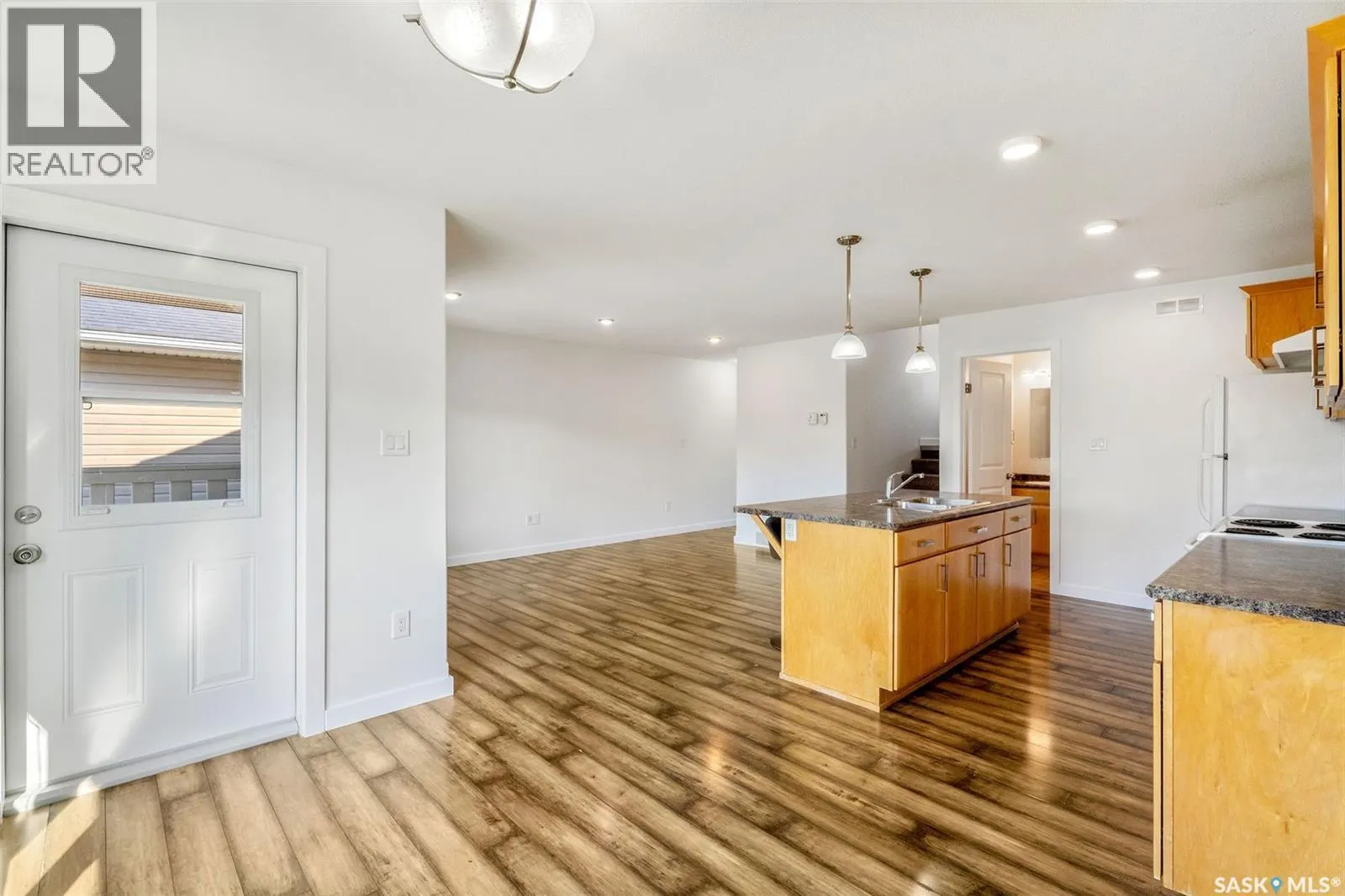 893 5th STREET E