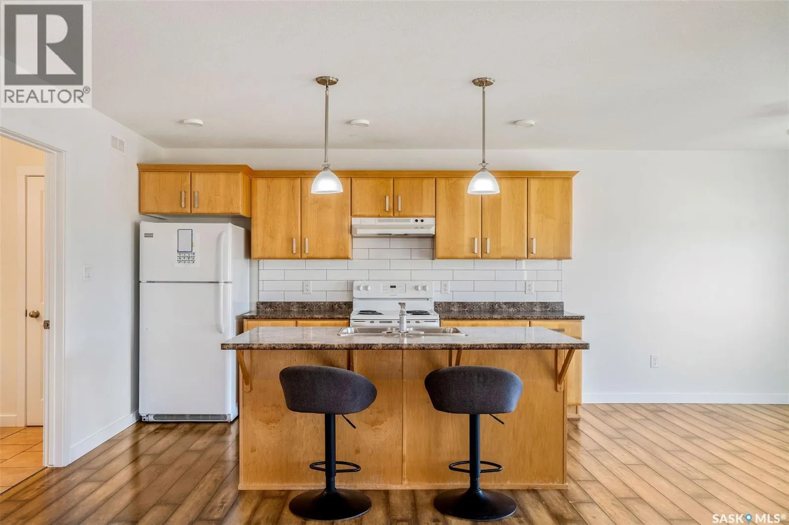 893 5th STREET E