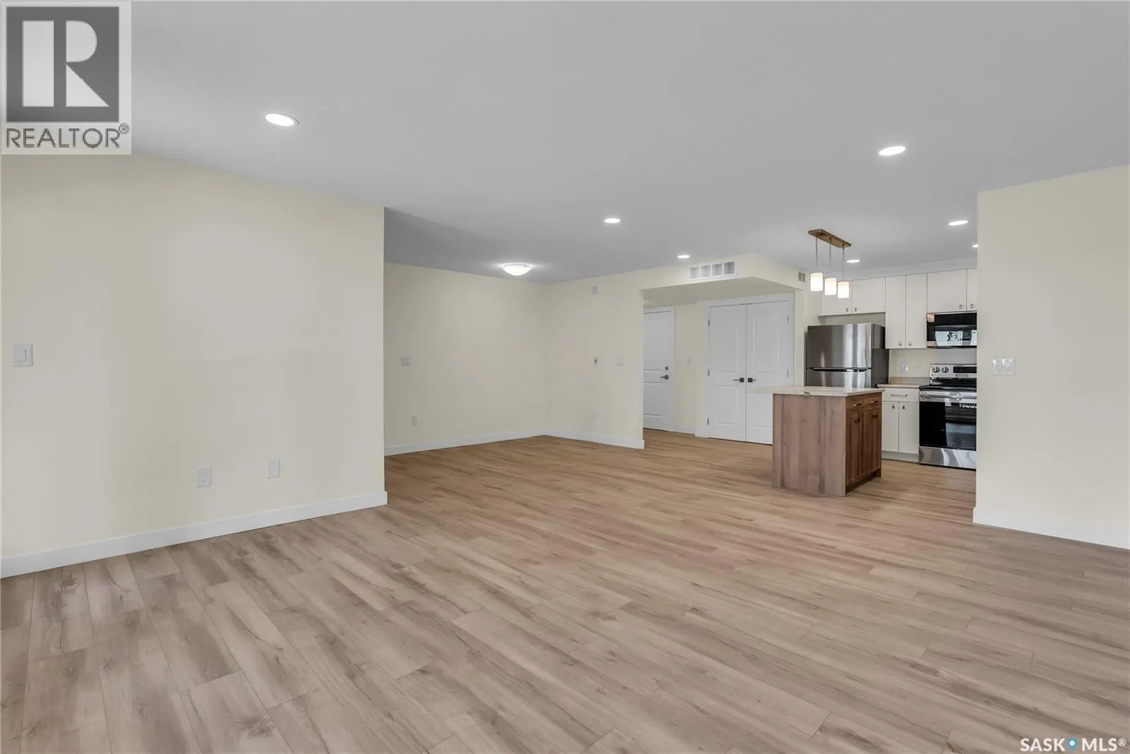 103 318 108th STREET W