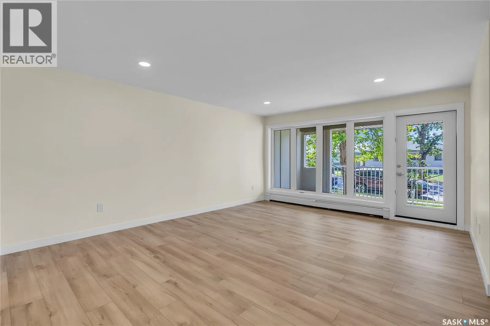 103 318 108th STREET W