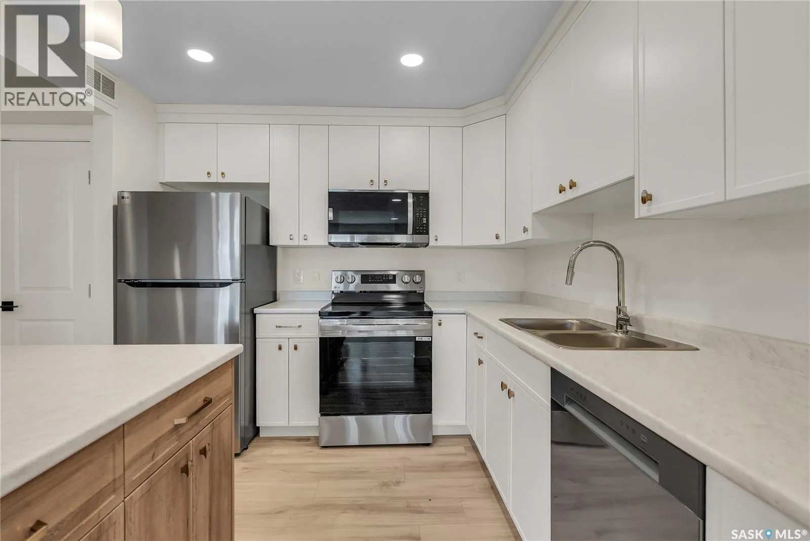 103 318 108th STREET W