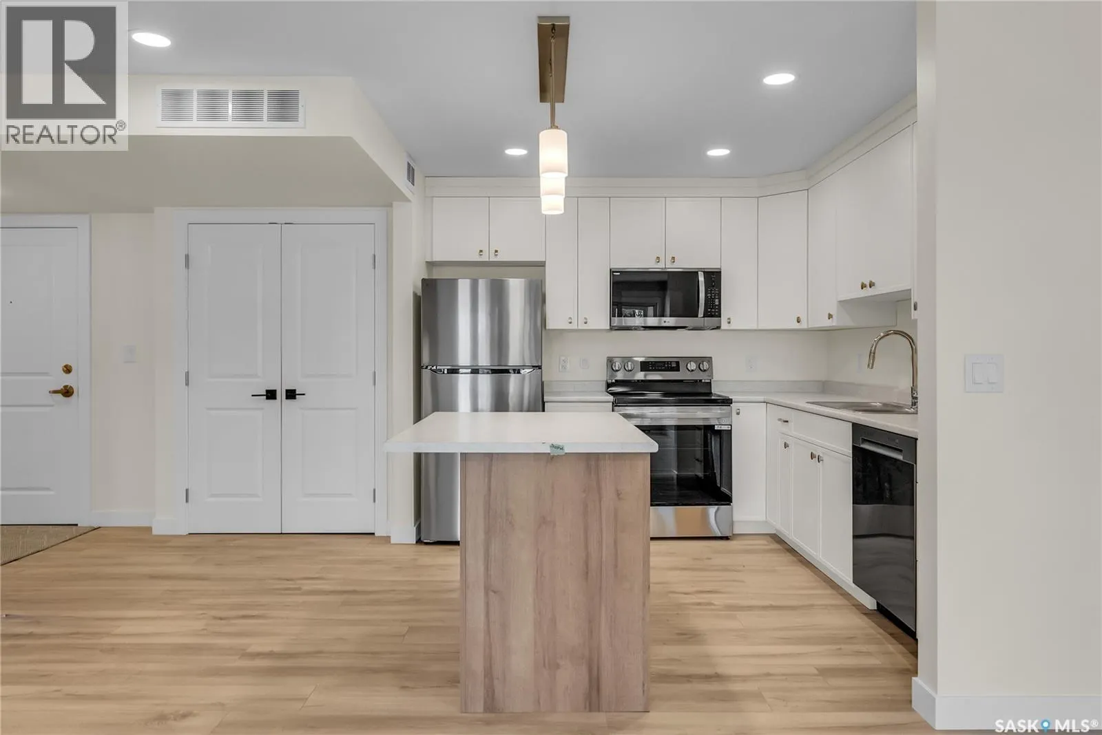 103 318 108th STREET W