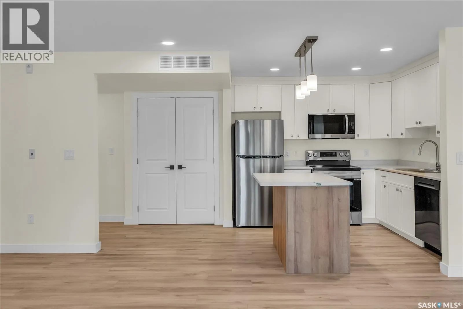 103 318 108th STREET W