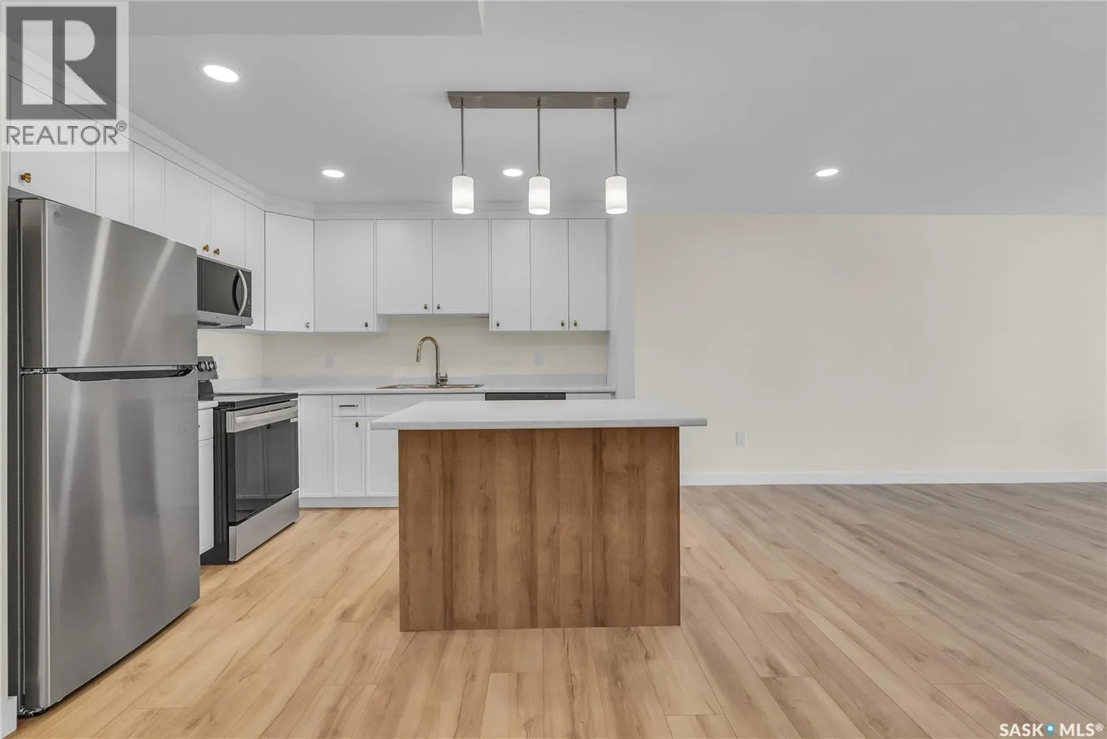 103 318 108th STREET W