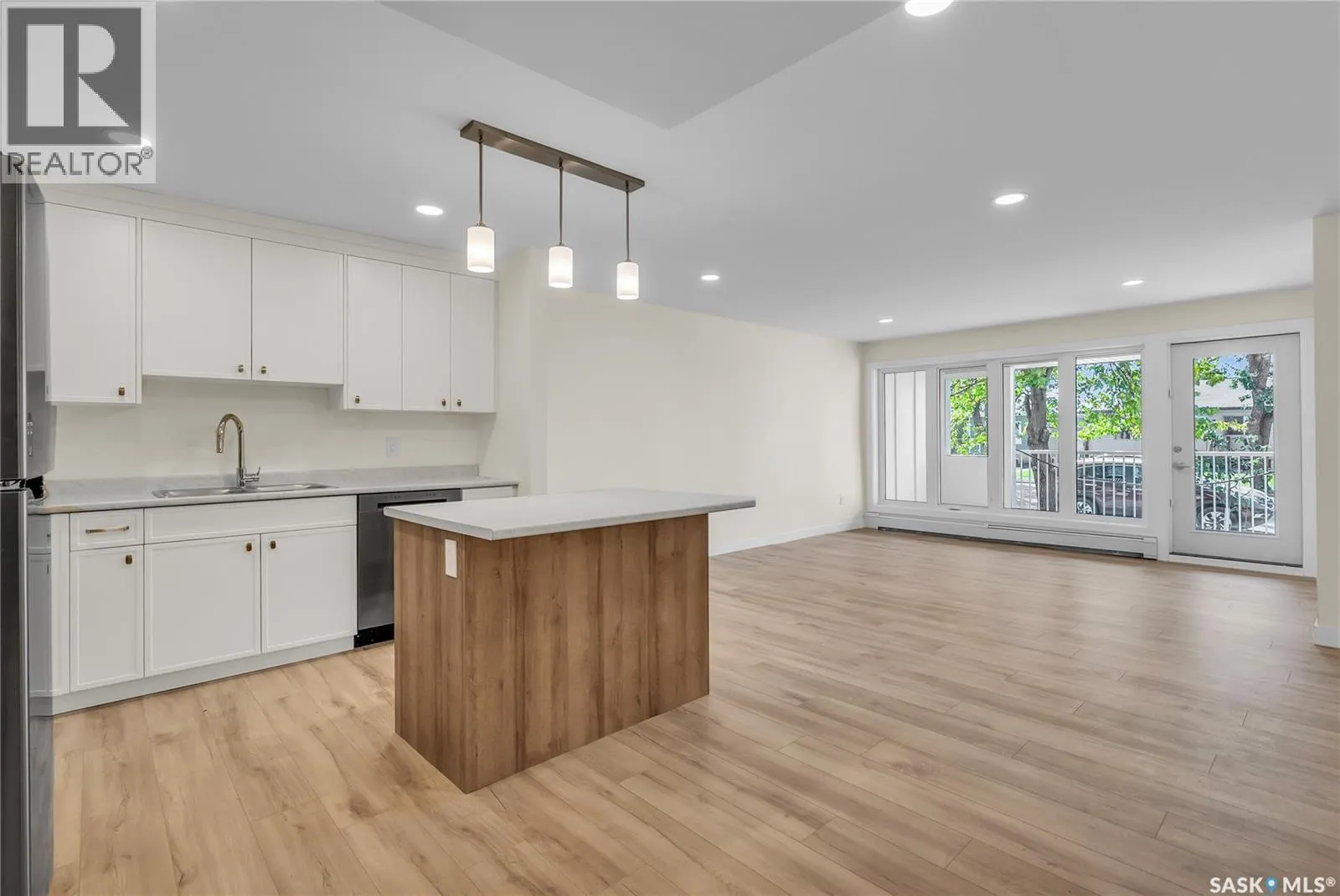 103 318 108th STREET W
