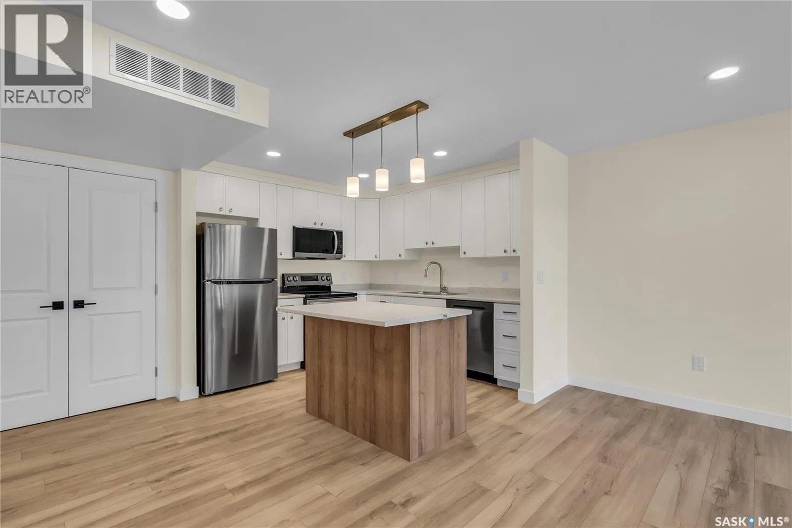 103 318 108th STREET W