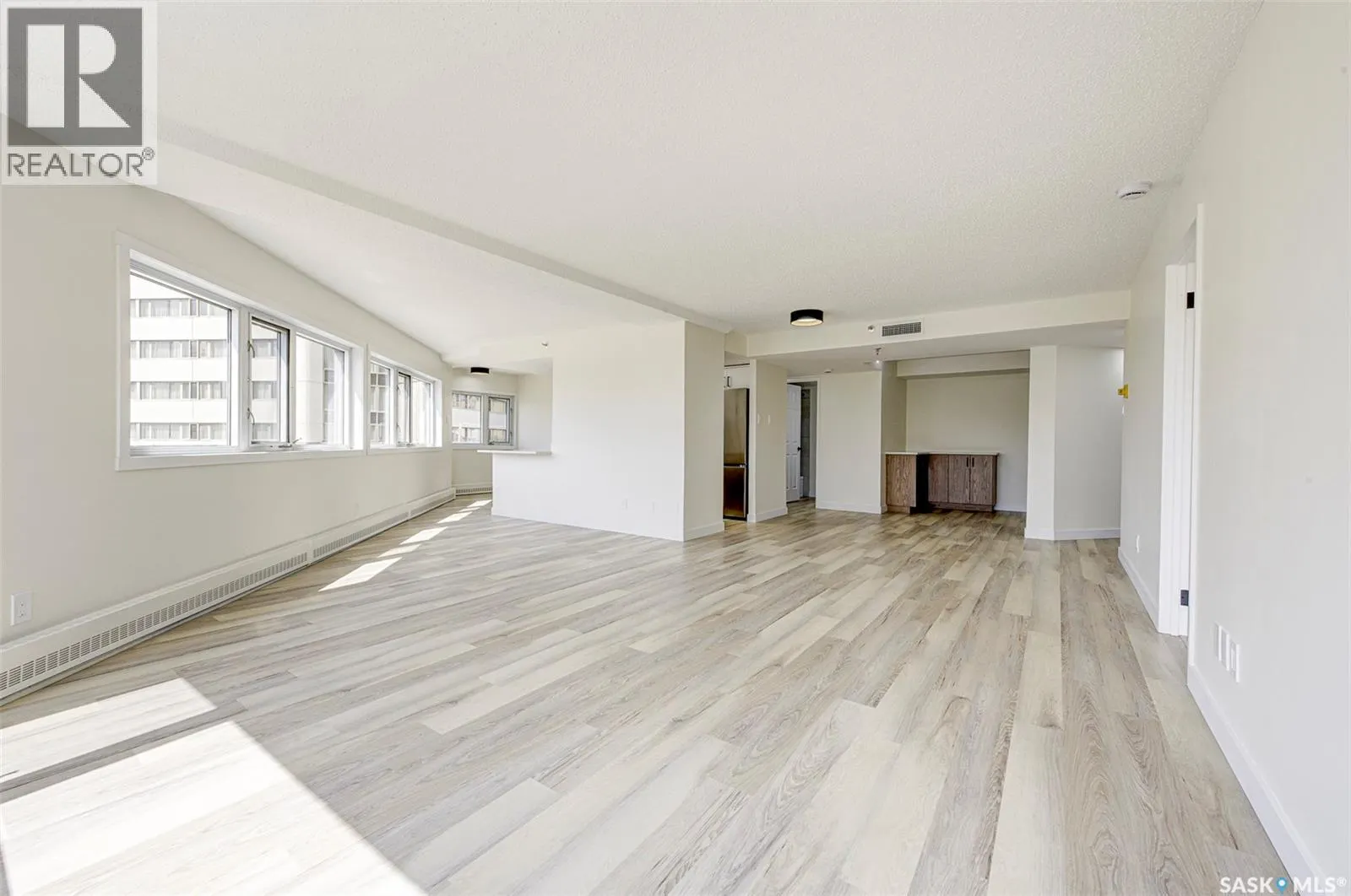 470 424 Spadina CRESCENT E