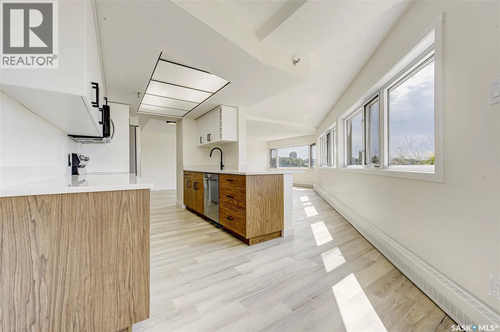 470 424 Spadina CRESCENT E