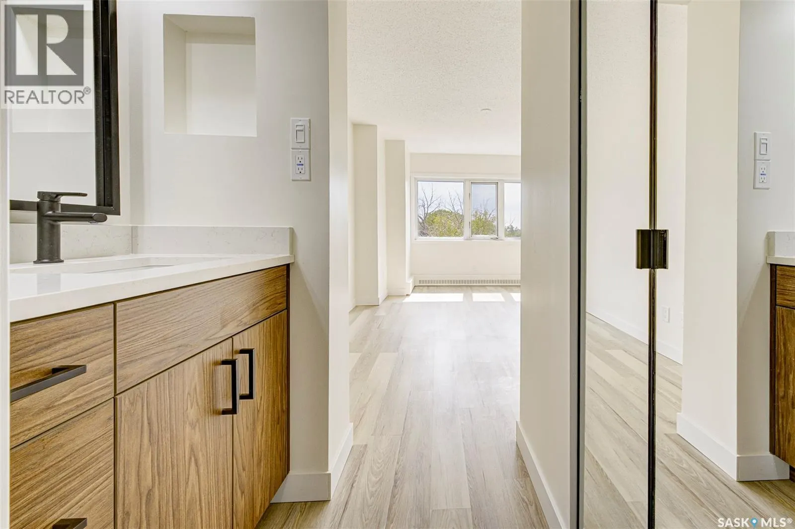 470 424 Spadina CRESCENT E