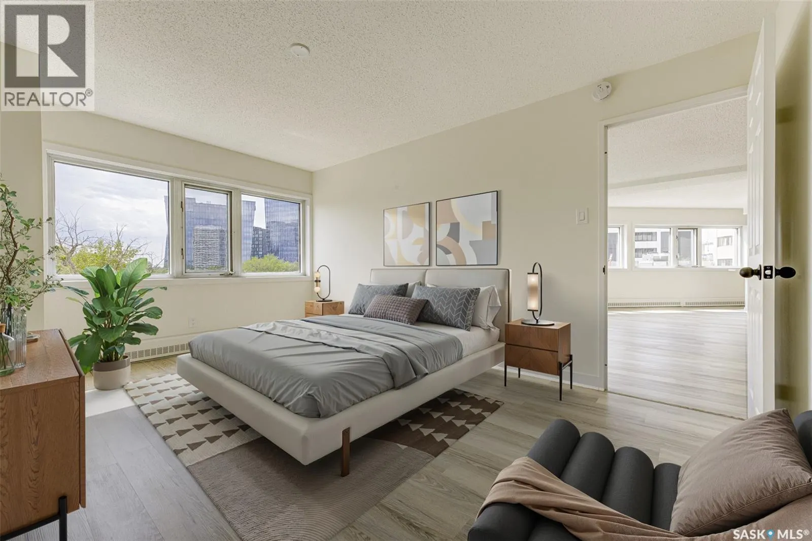 470 424 Spadina CRESCENT E