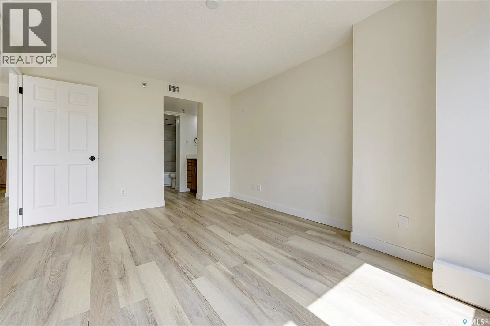 470 424 Spadina CRESCENT E