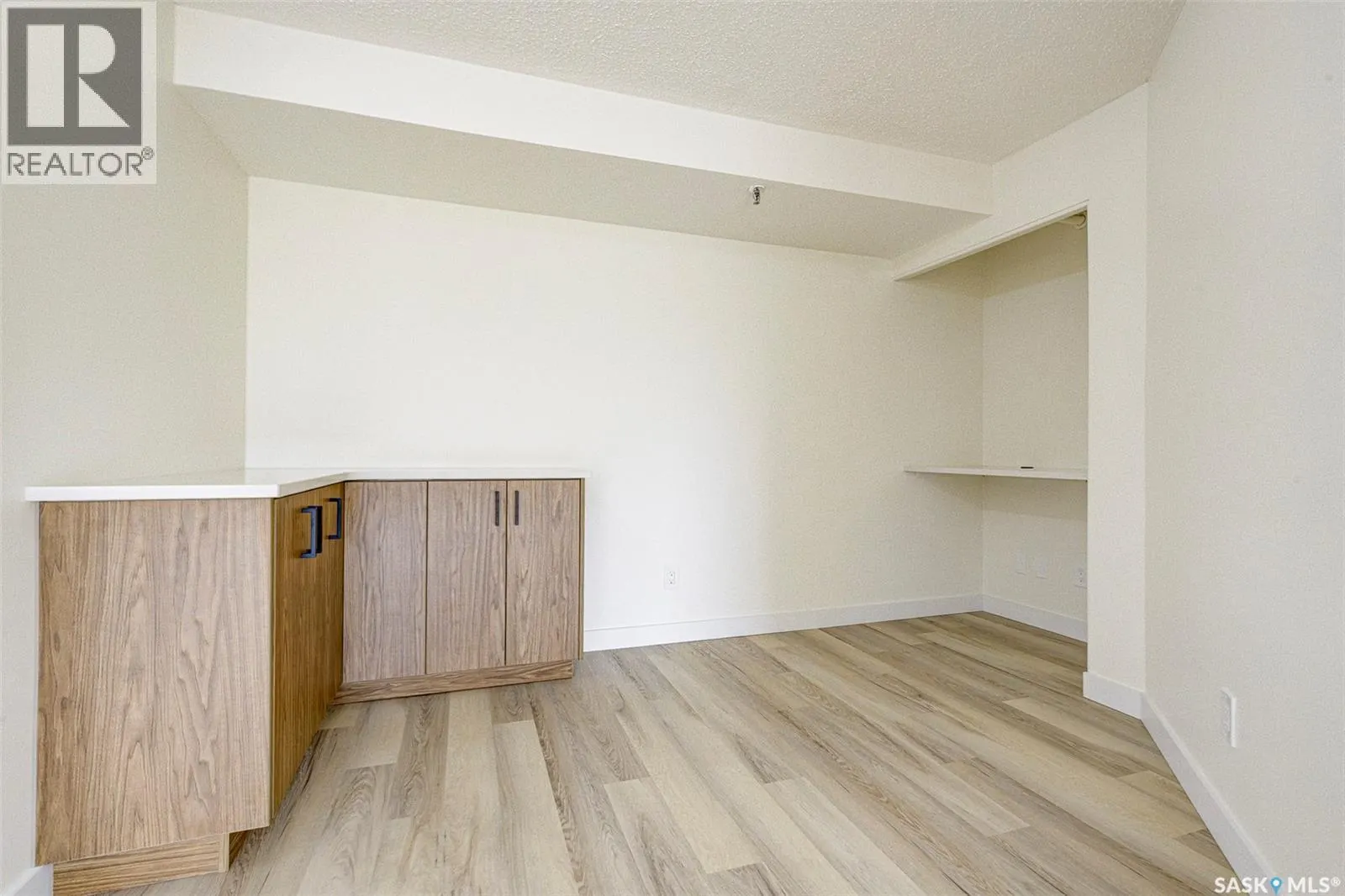 470 424 Spadina CRESCENT E