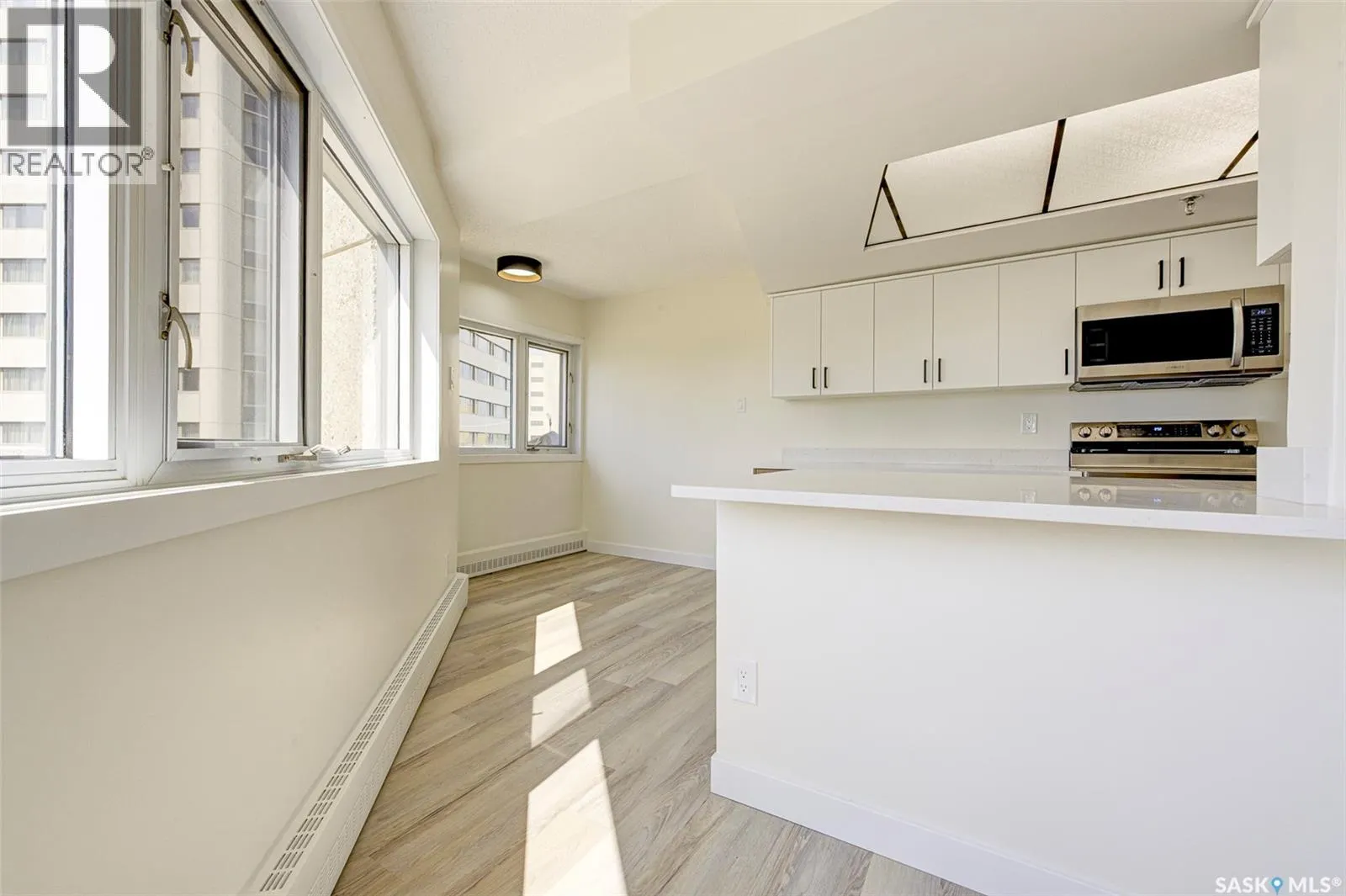 470 424 Spadina CRESCENT E