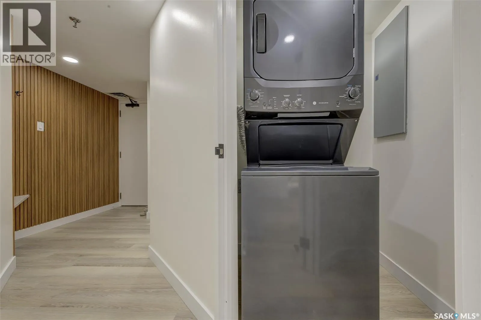 470 424 Spadina CRESCENT E
