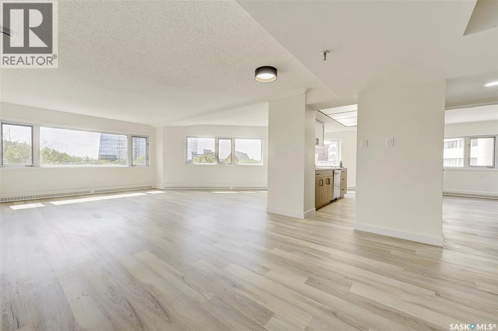 470 424 Spadina CRESCENT E