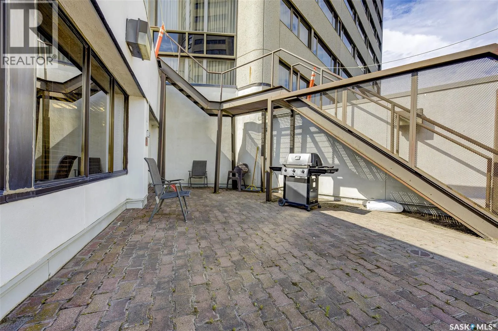 470 424 Spadina CRESCENT E