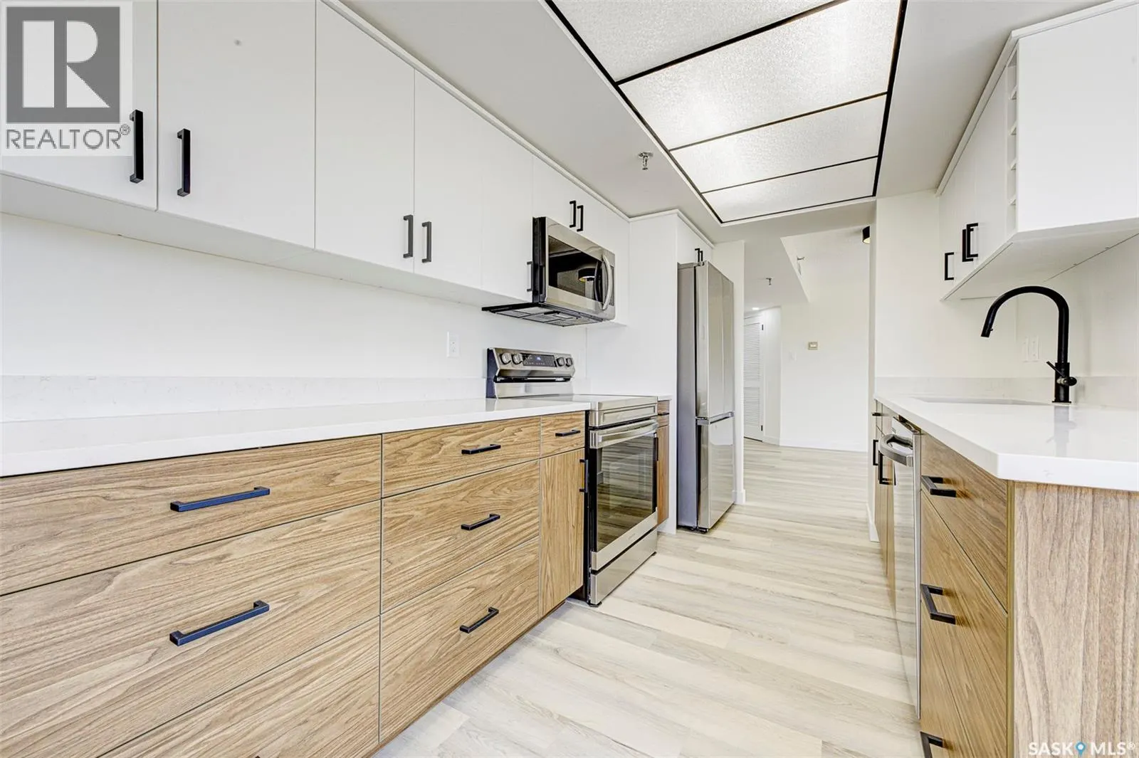 470 424 Spadina CRESCENT E