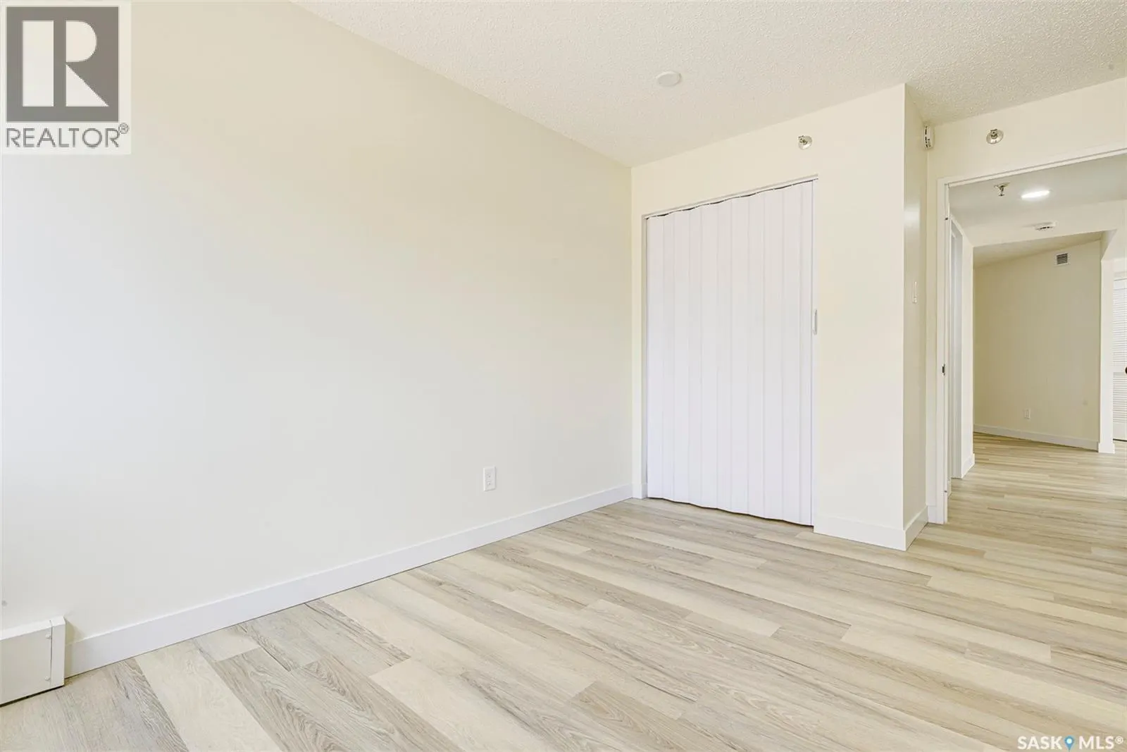 470 424 Spadina CRESCENT E