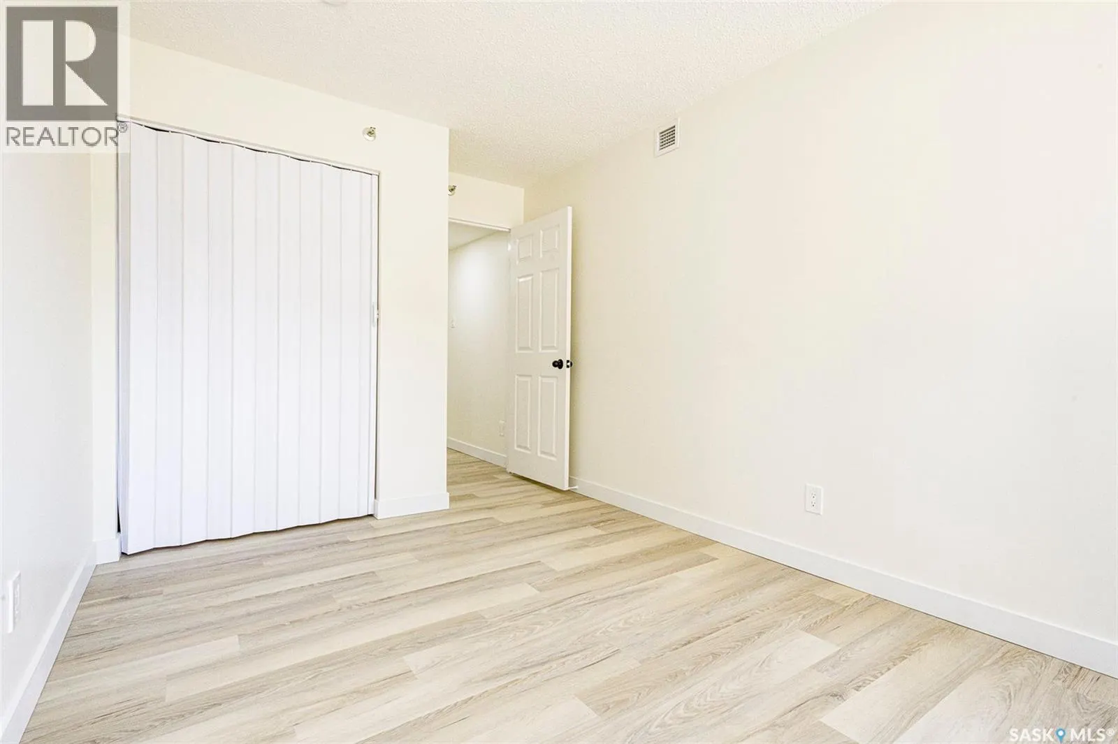 470 424 Spadina CRESCENT E