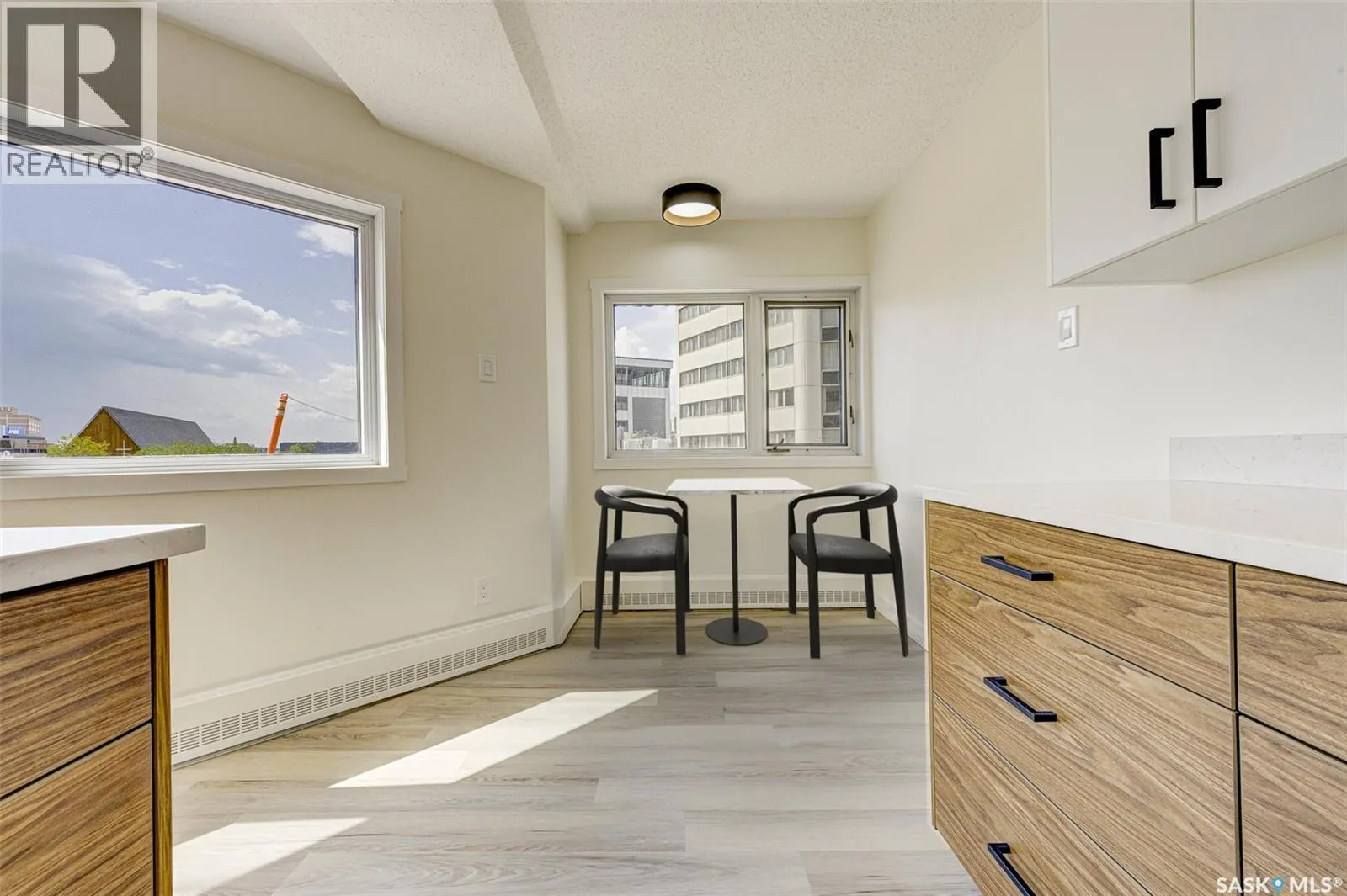 470 424 Spadina CRESCENT E