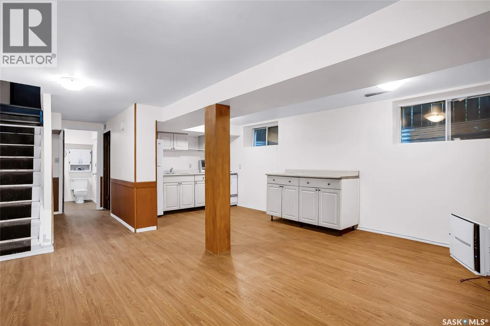 520 8th STREET E