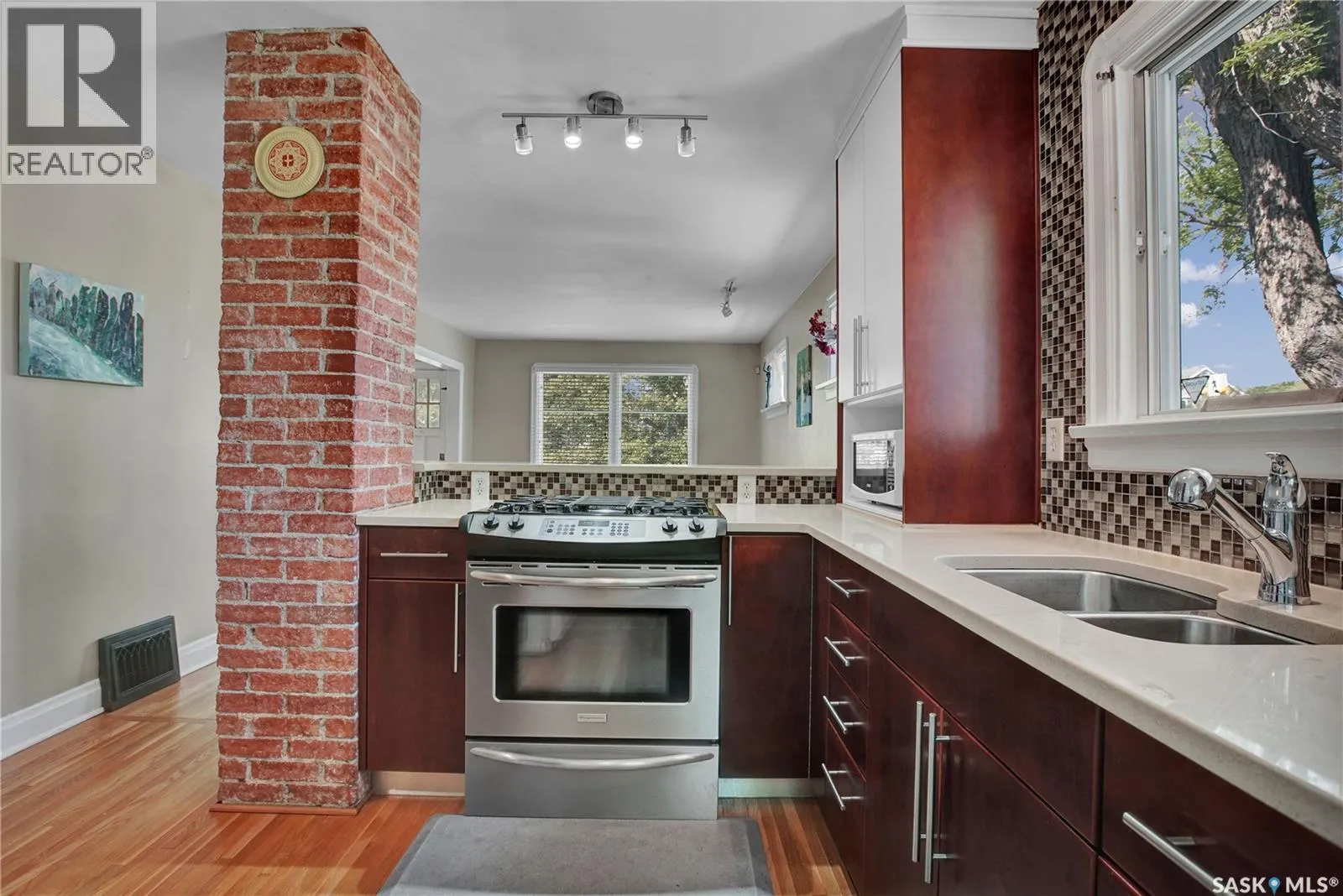 1301 Broadway AVENUE