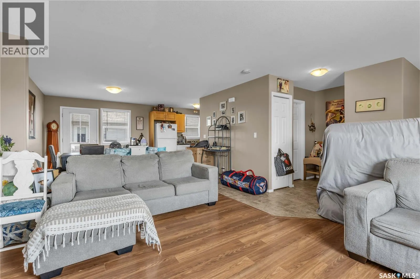 8 200 Hiebert CRESCENT