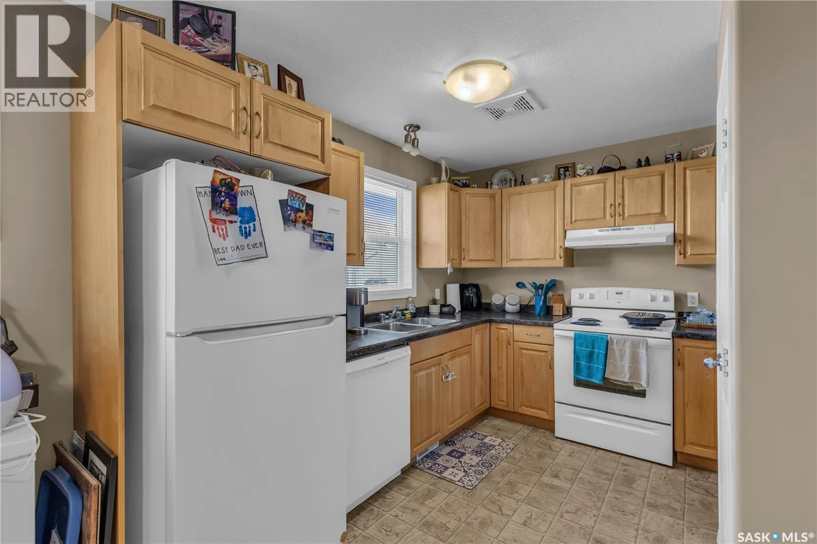 8 200 Hiebert CRESCENT