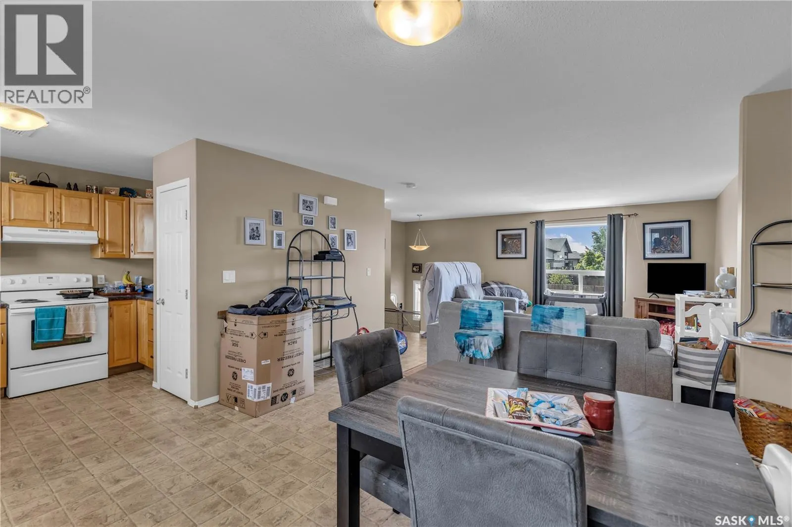 8 200 Hiebert CRESCENT
