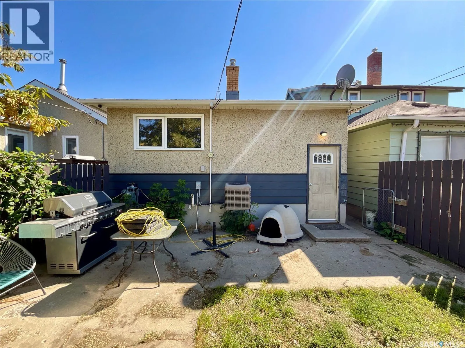 2070 LINDSAY STREET