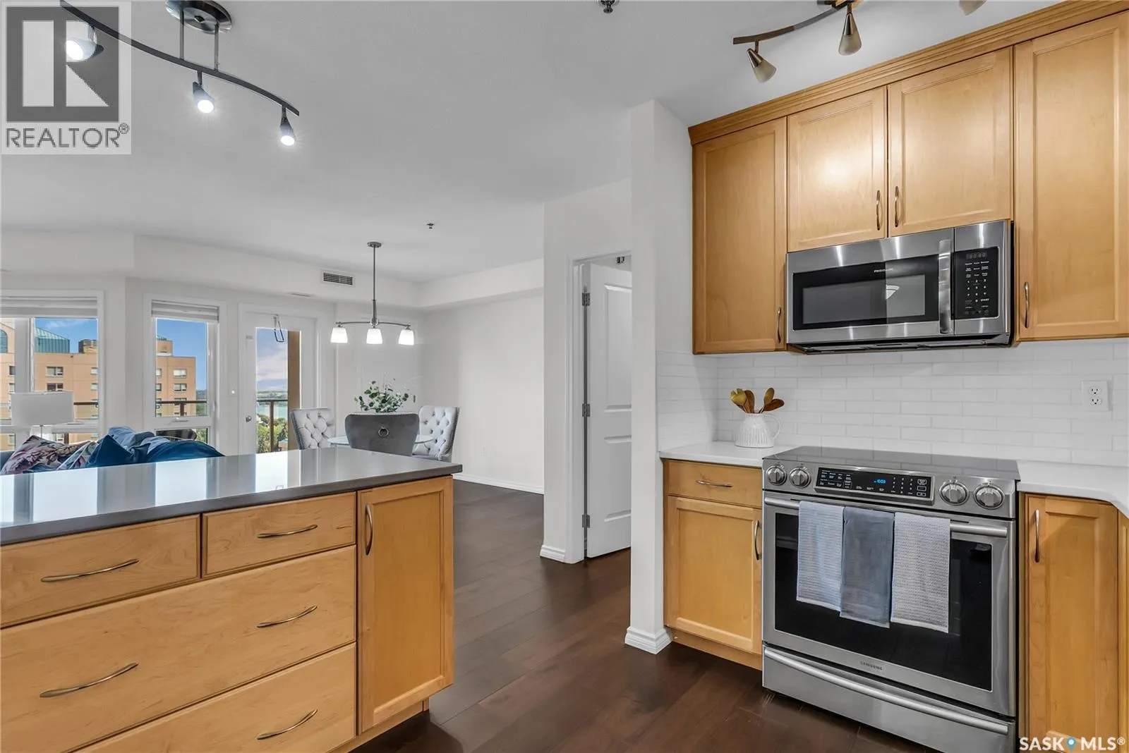 1205 902 Spadina CRESCENT E