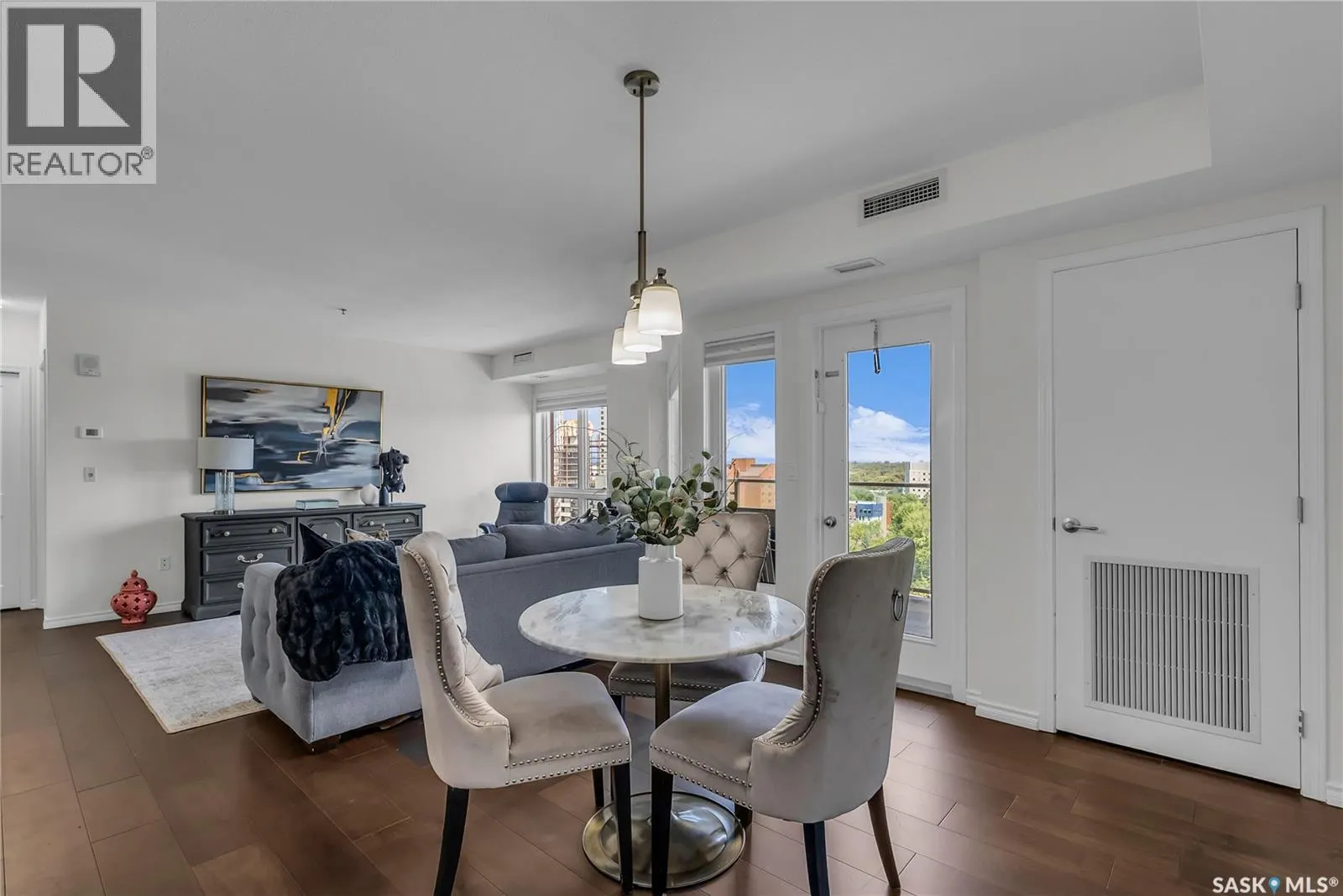 1205 902 Spadina CRESCENT E