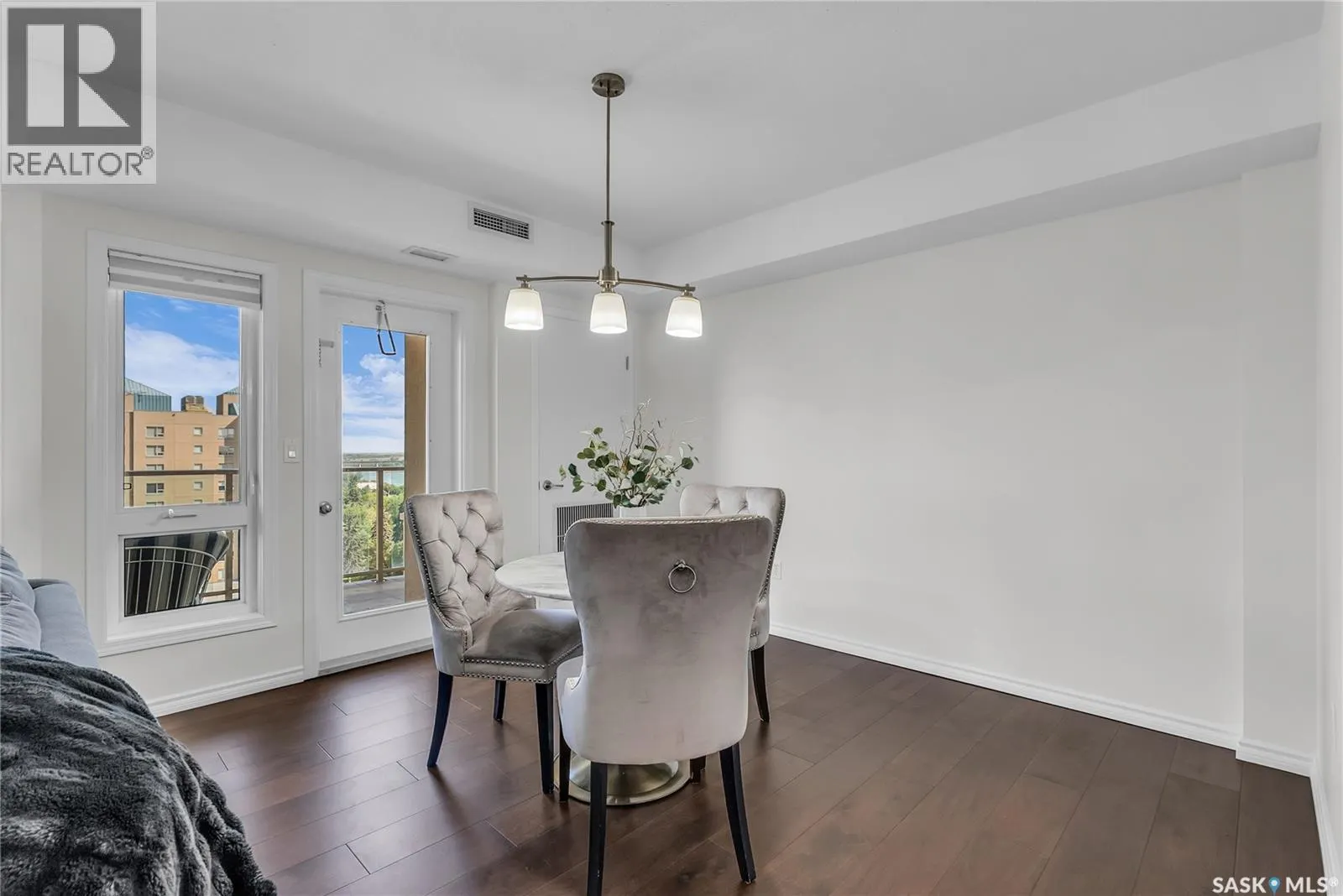 1205 902 Spadina CRESCENT E
