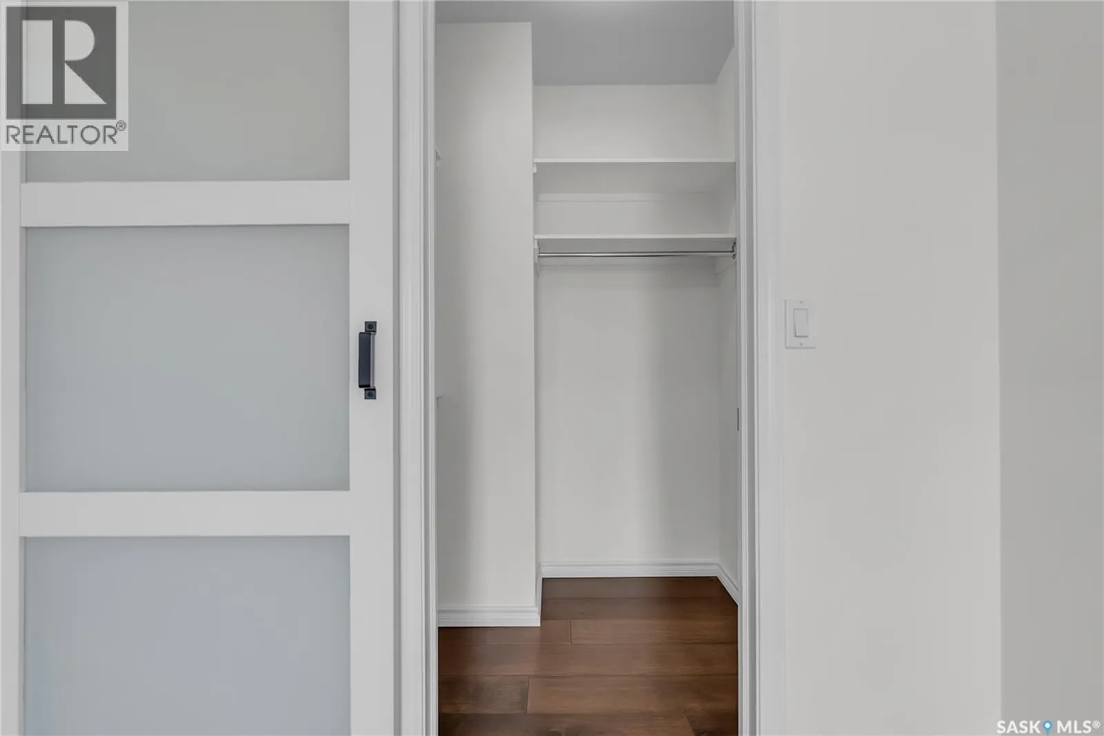 1205 902 Spadina CRESCENT E