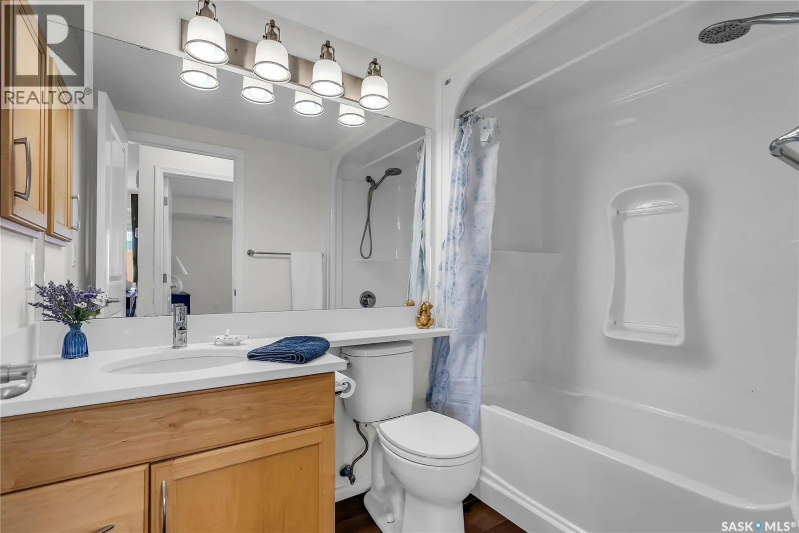 1205 902 Spadina CRESCENT E