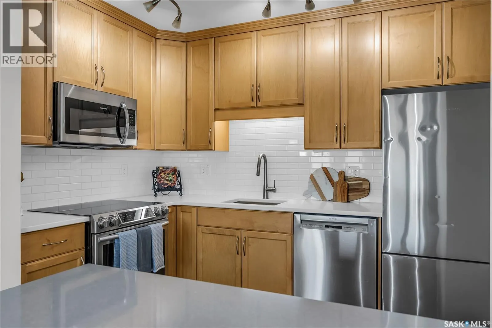 1205 902 Spadina CRESCENT E