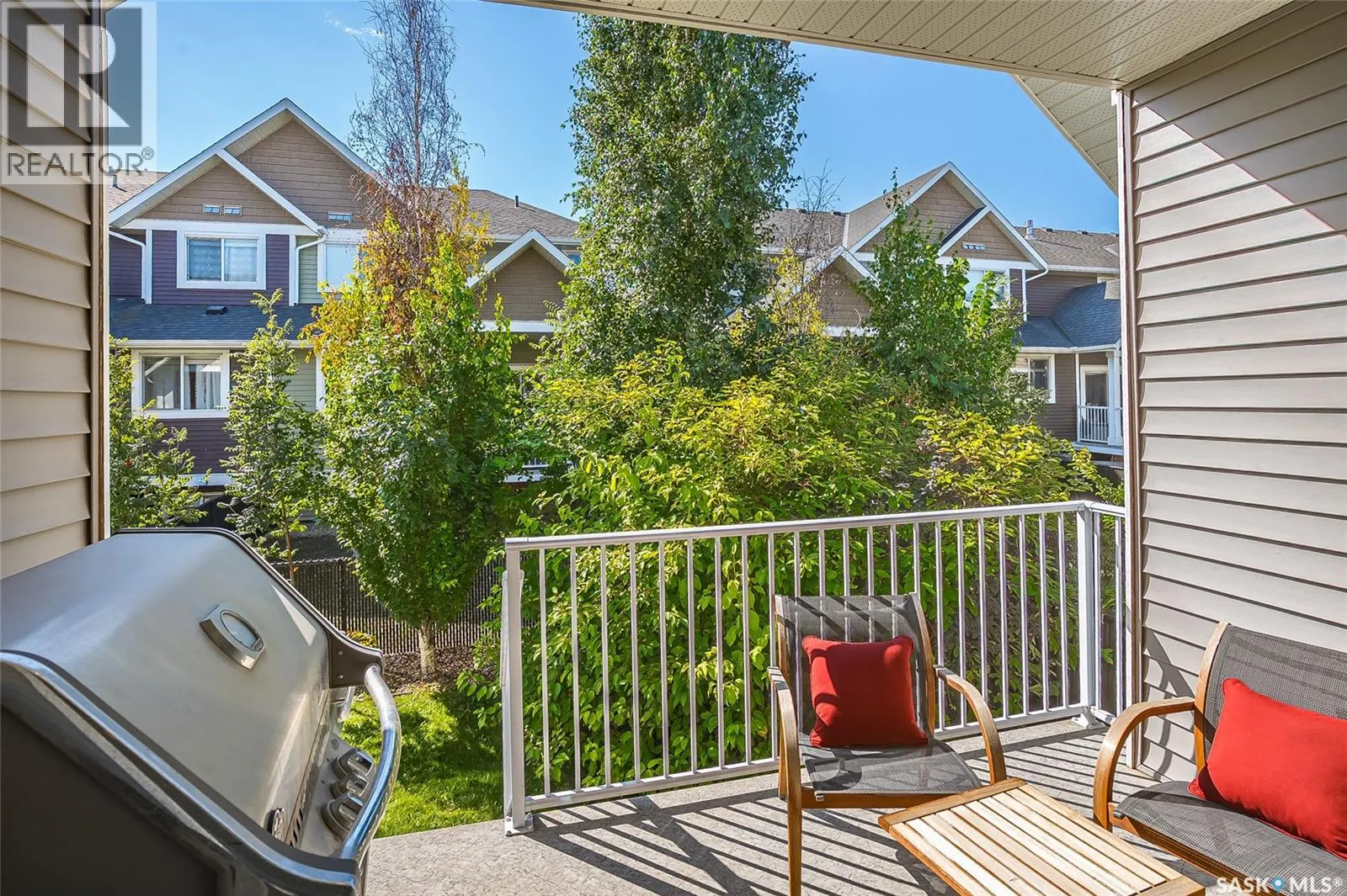 207 3220 11th STREET W