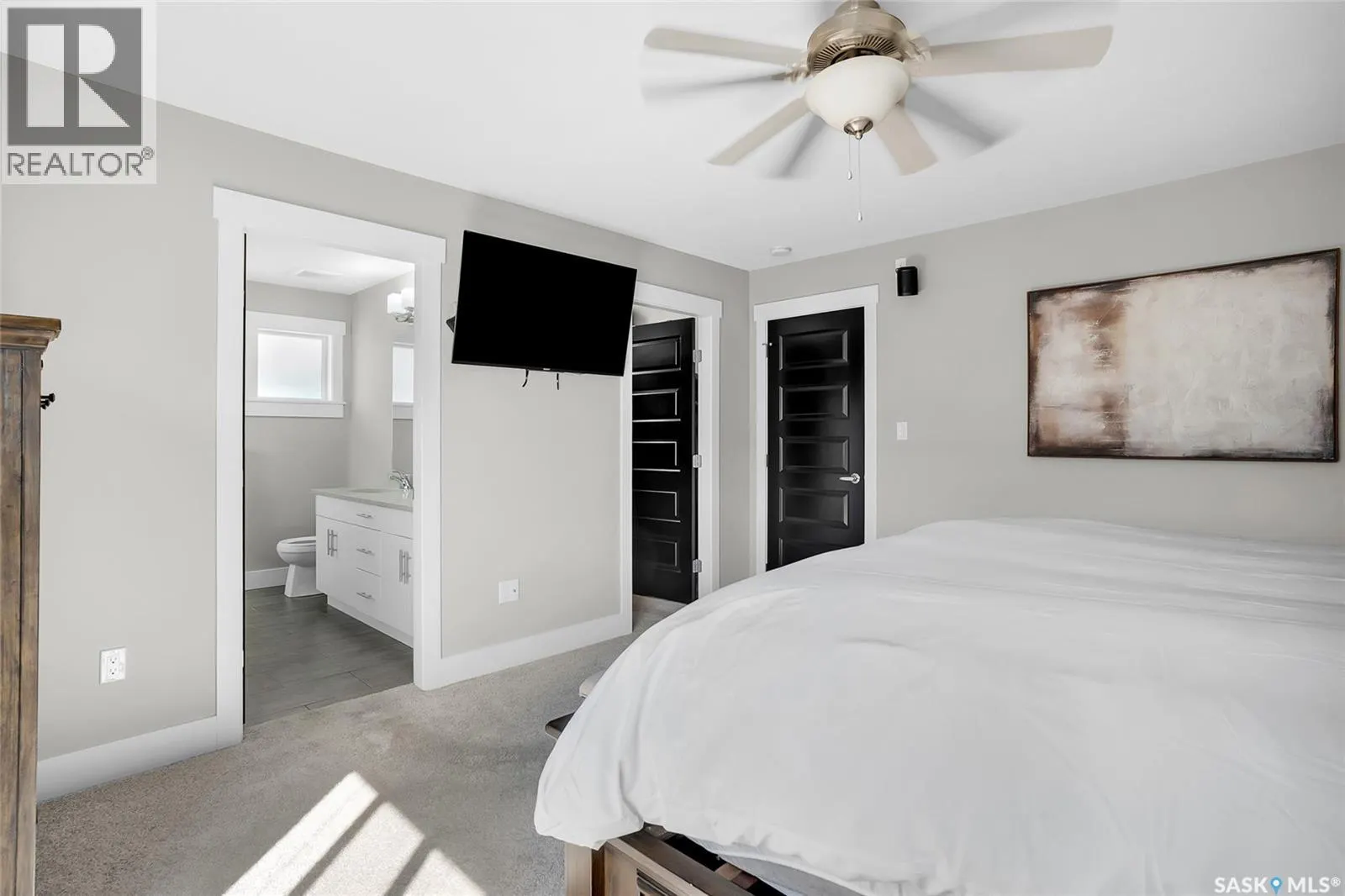 207 3220 11th STREET W