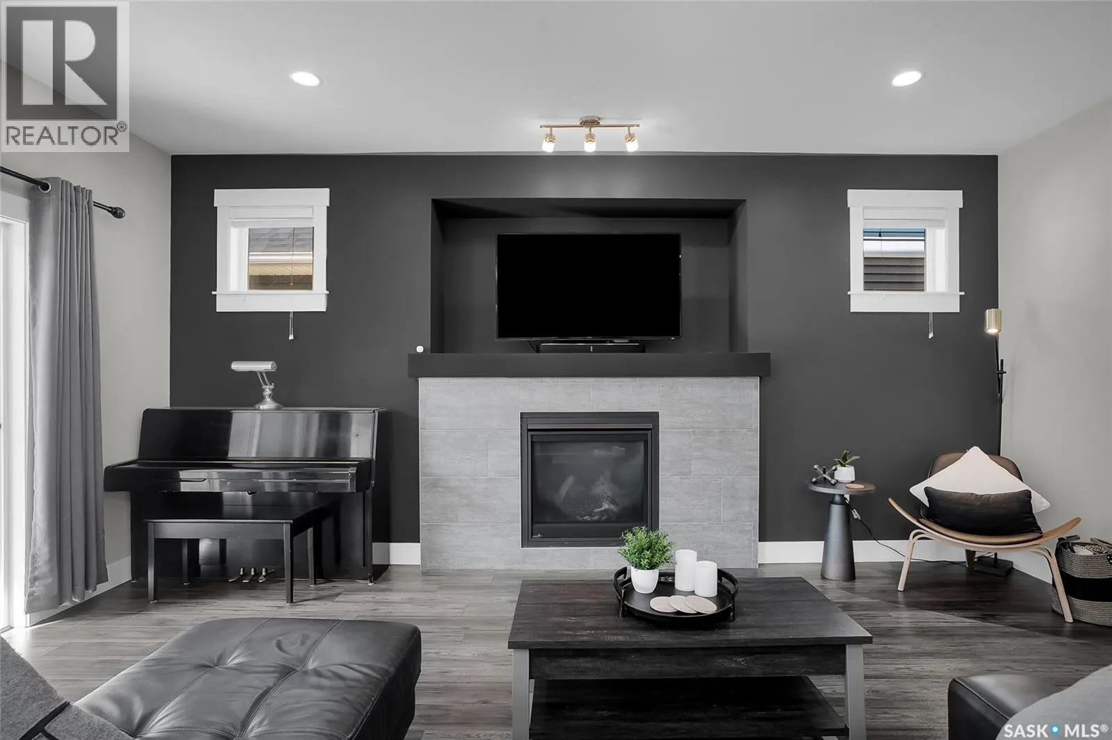 207 3220 11th STREET W