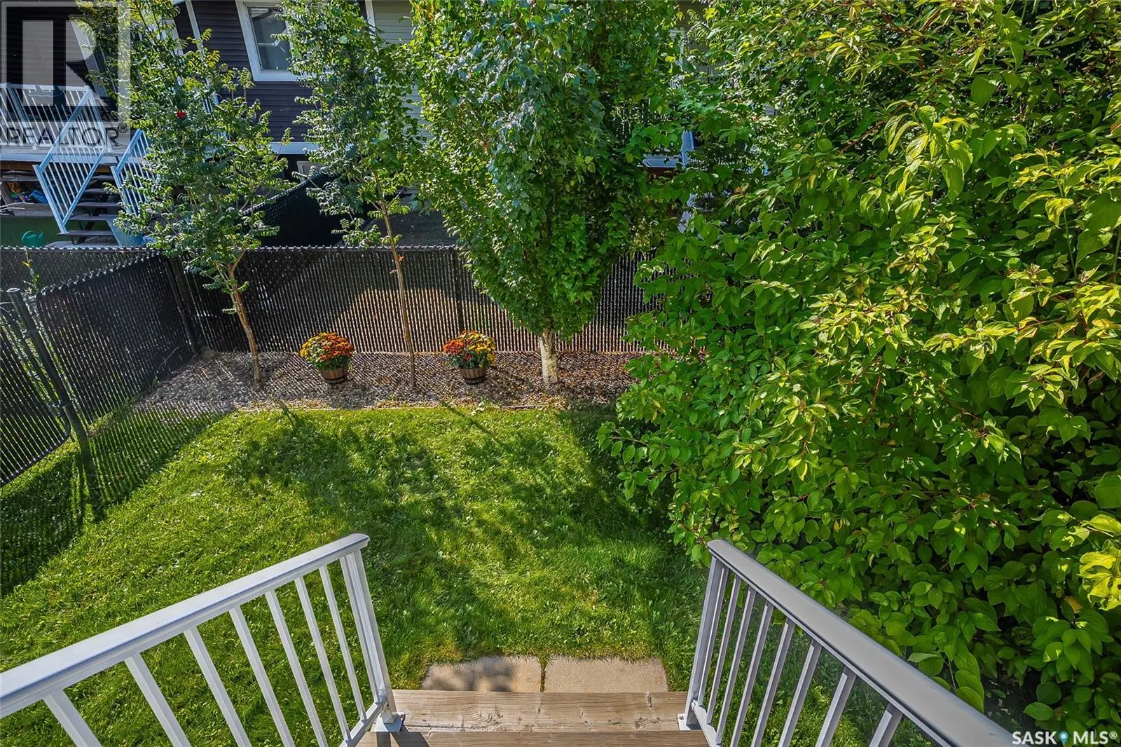 207 3220 11th STREET W