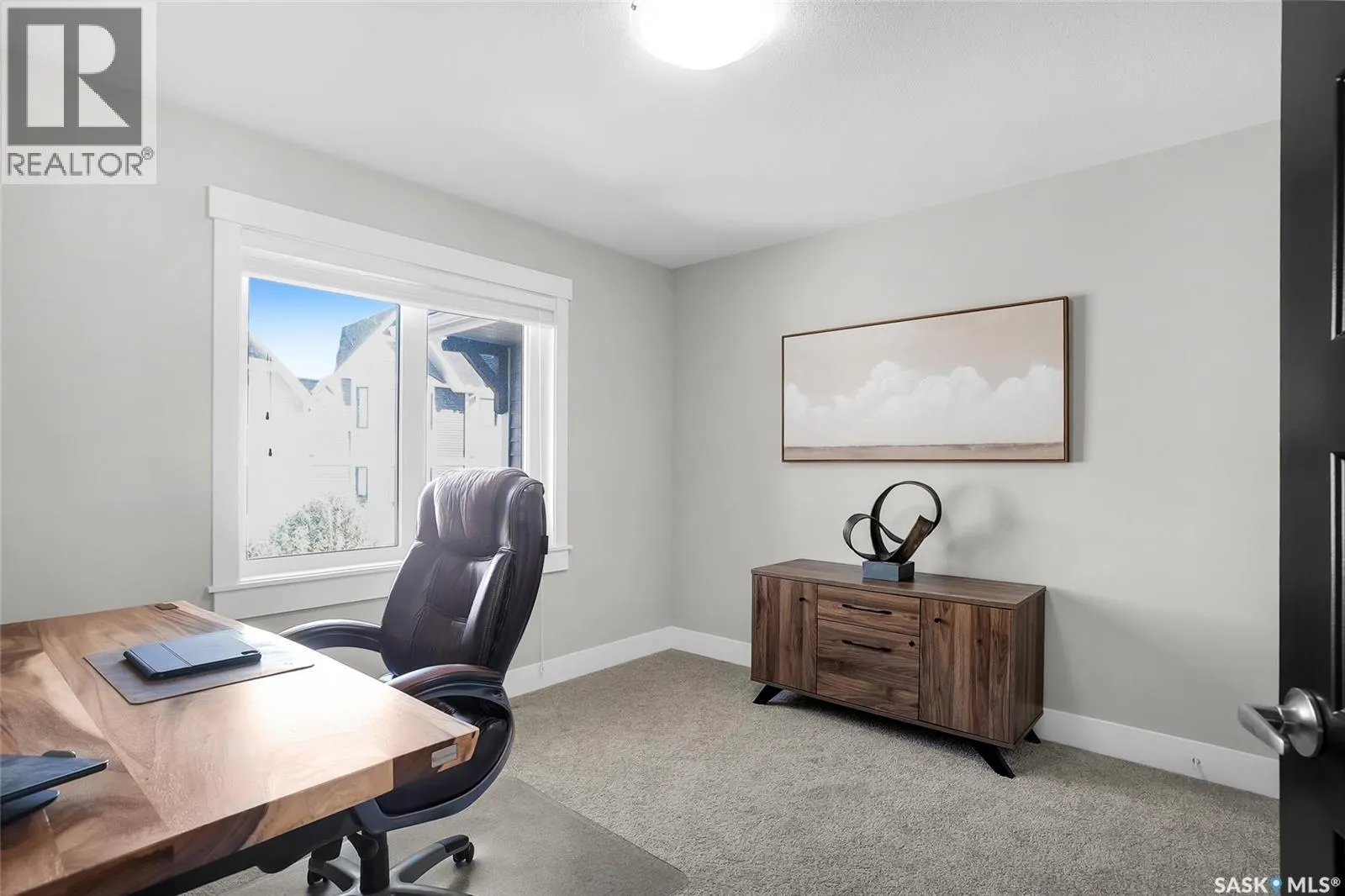 207 3220 11th STREET W