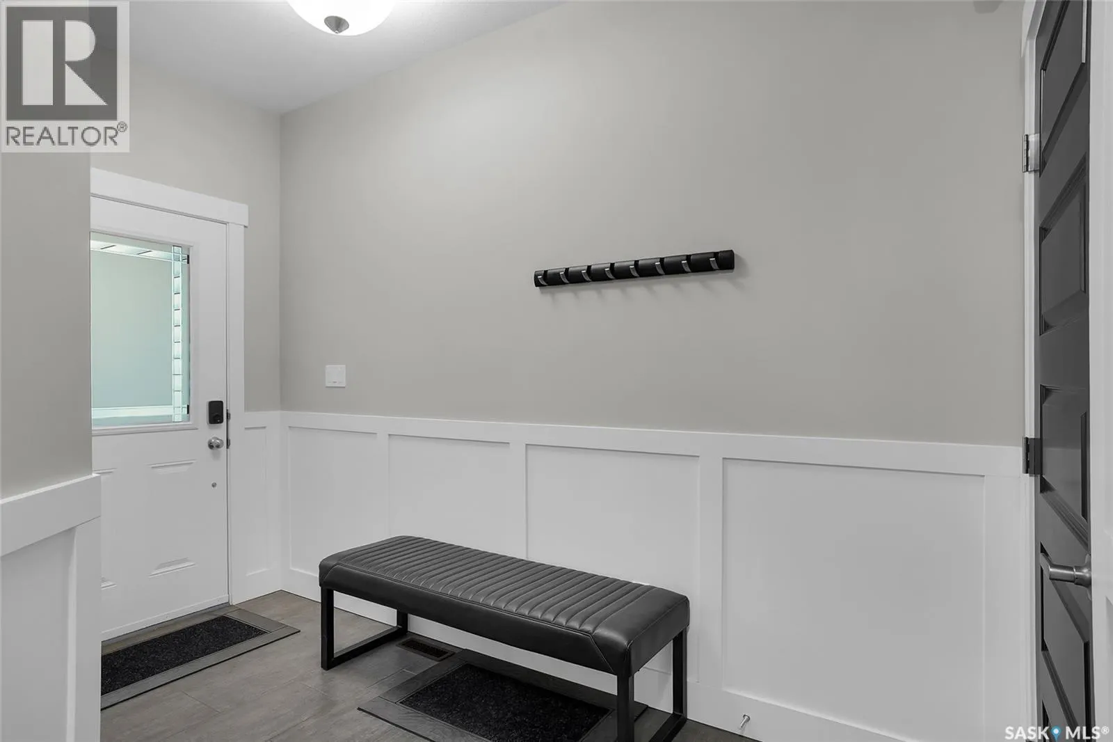 207 3220 11th STREET W