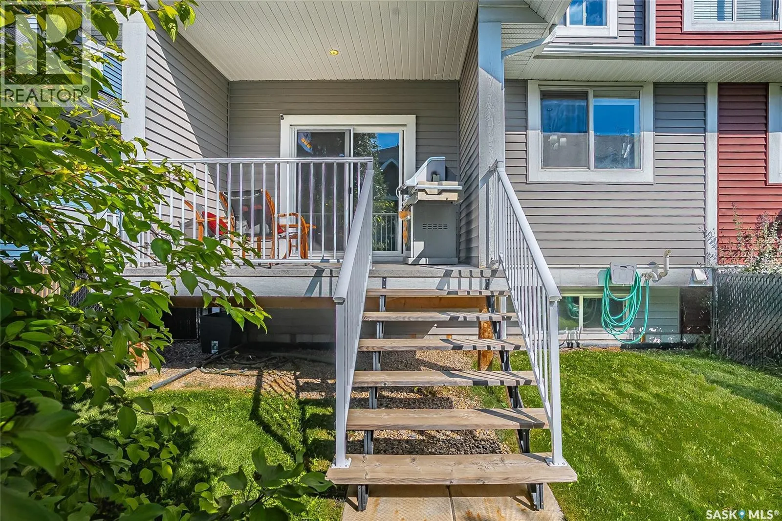 207 3220 11th STREET W