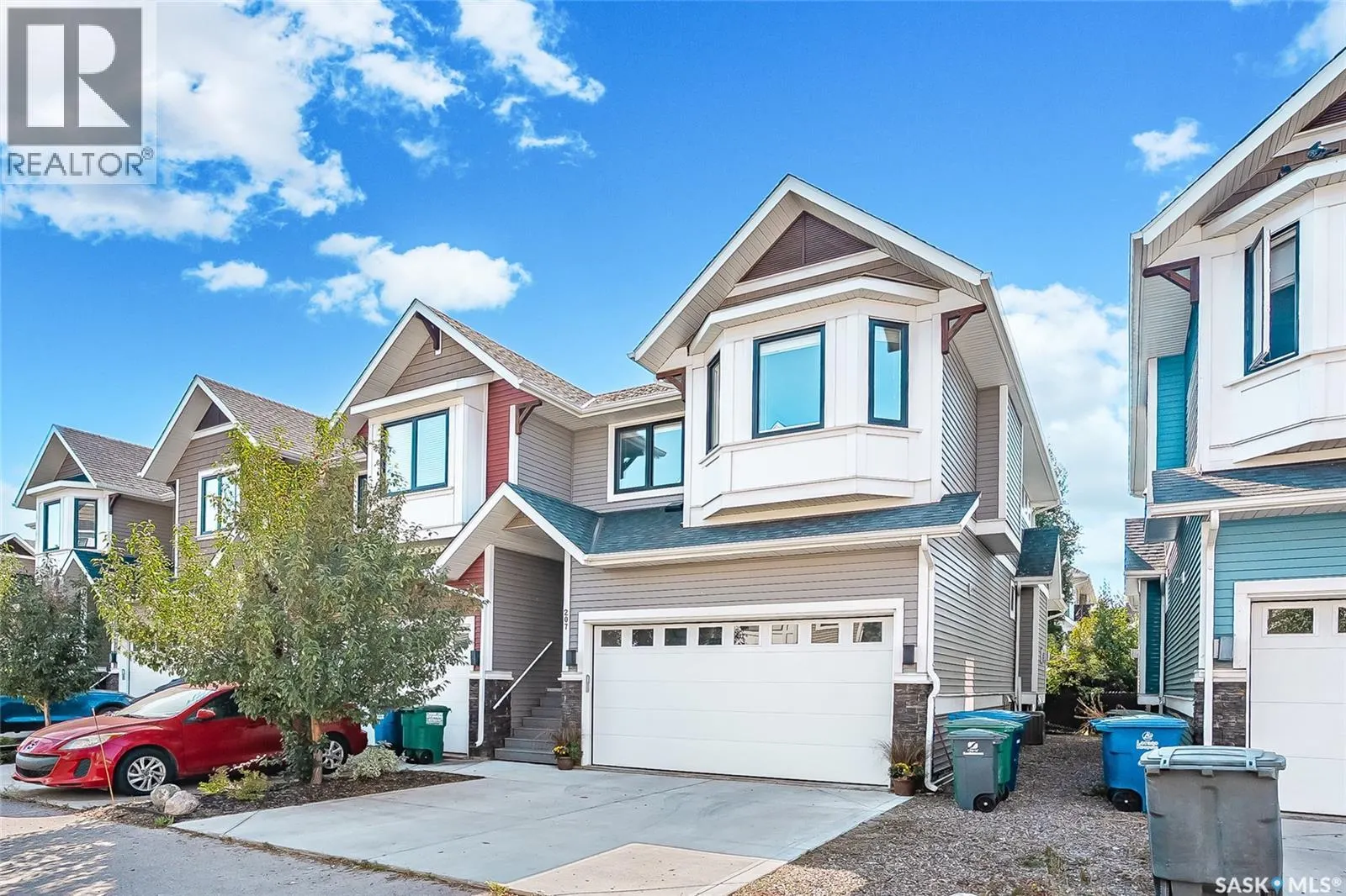 207 3220 11th STREET W
