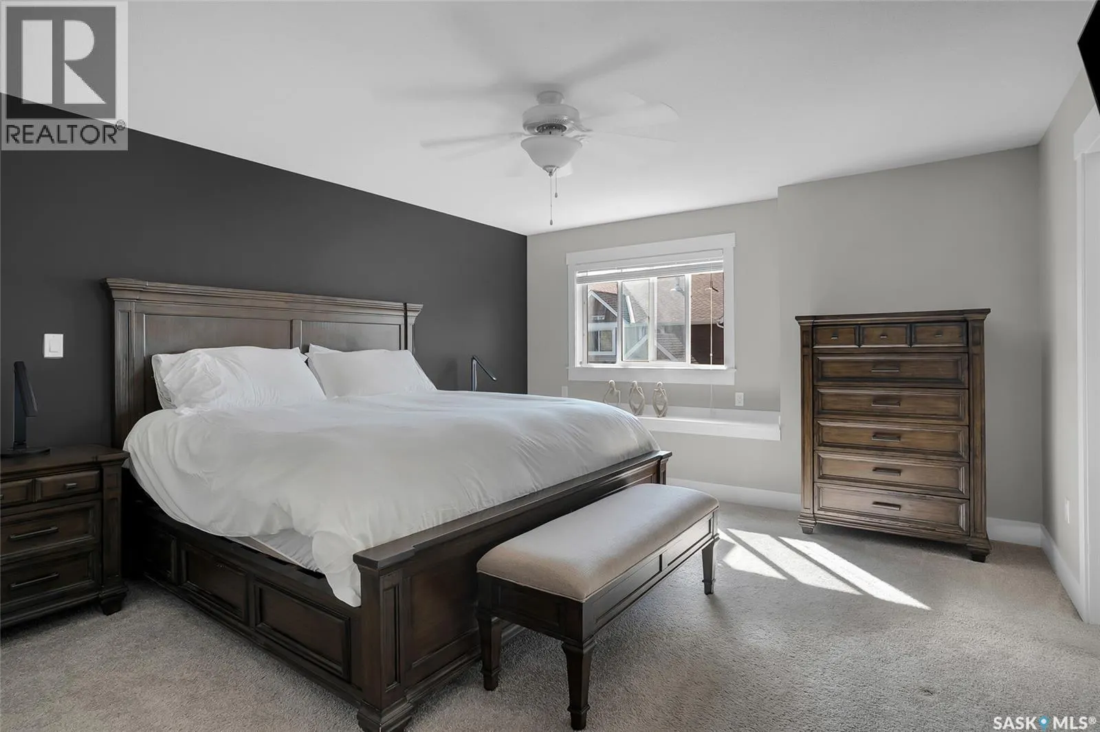 207 3220 11th STREET W