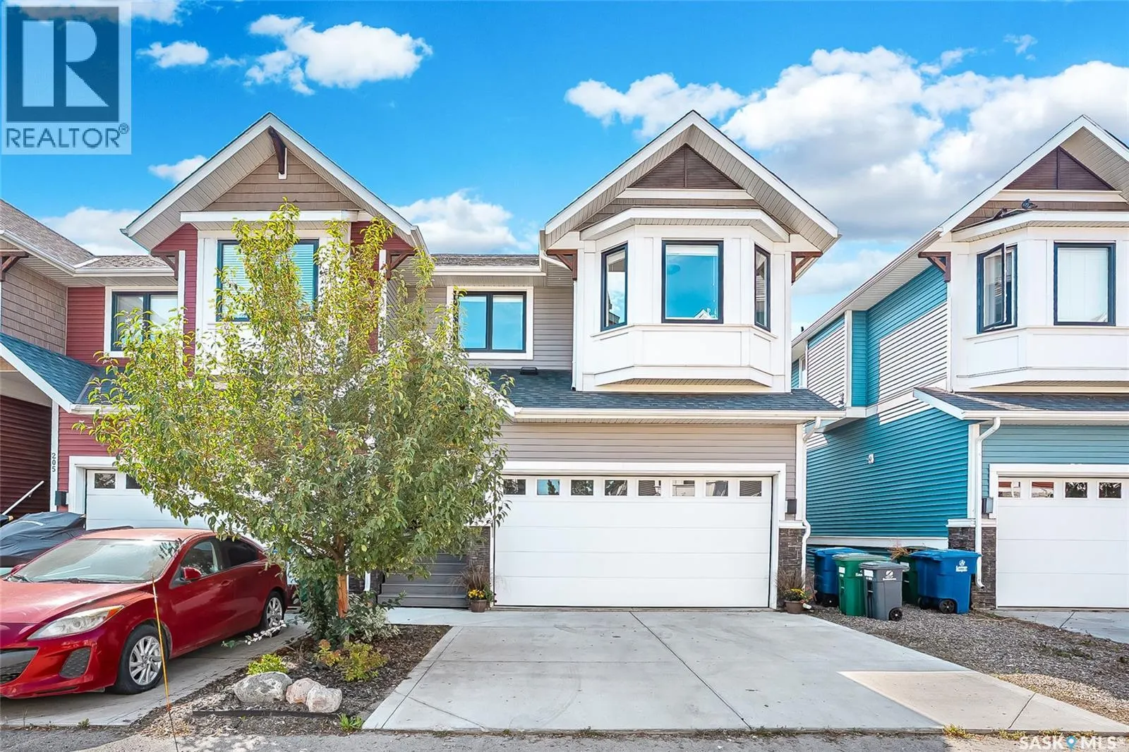 207 3220 11th STREET W